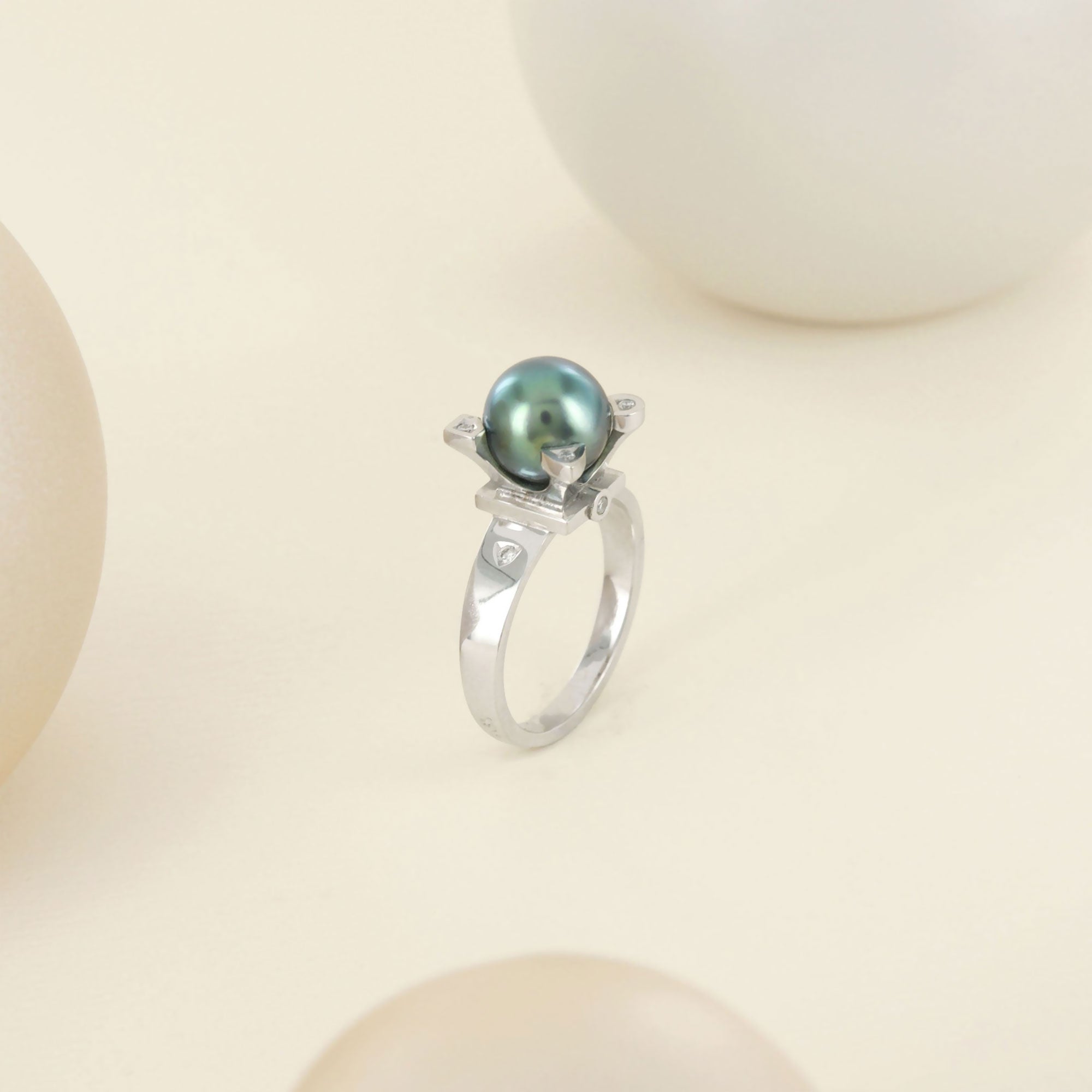 Solitaire My Little White Stone en or blanc et Perle de Tahiti