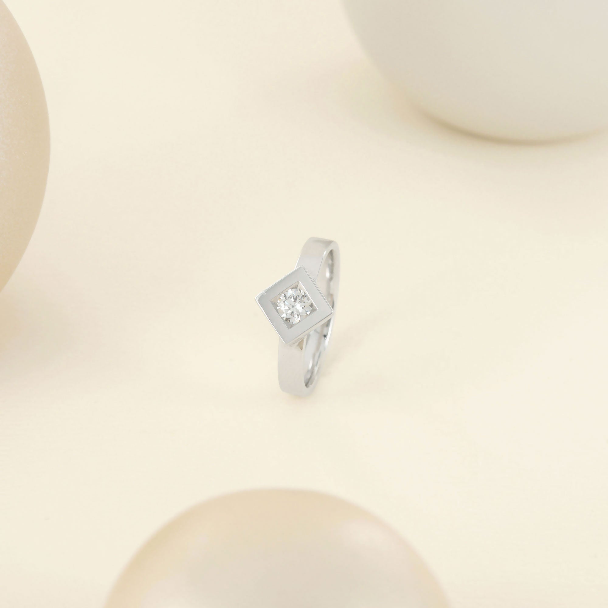 Solitaire complice en or blanc et diamant