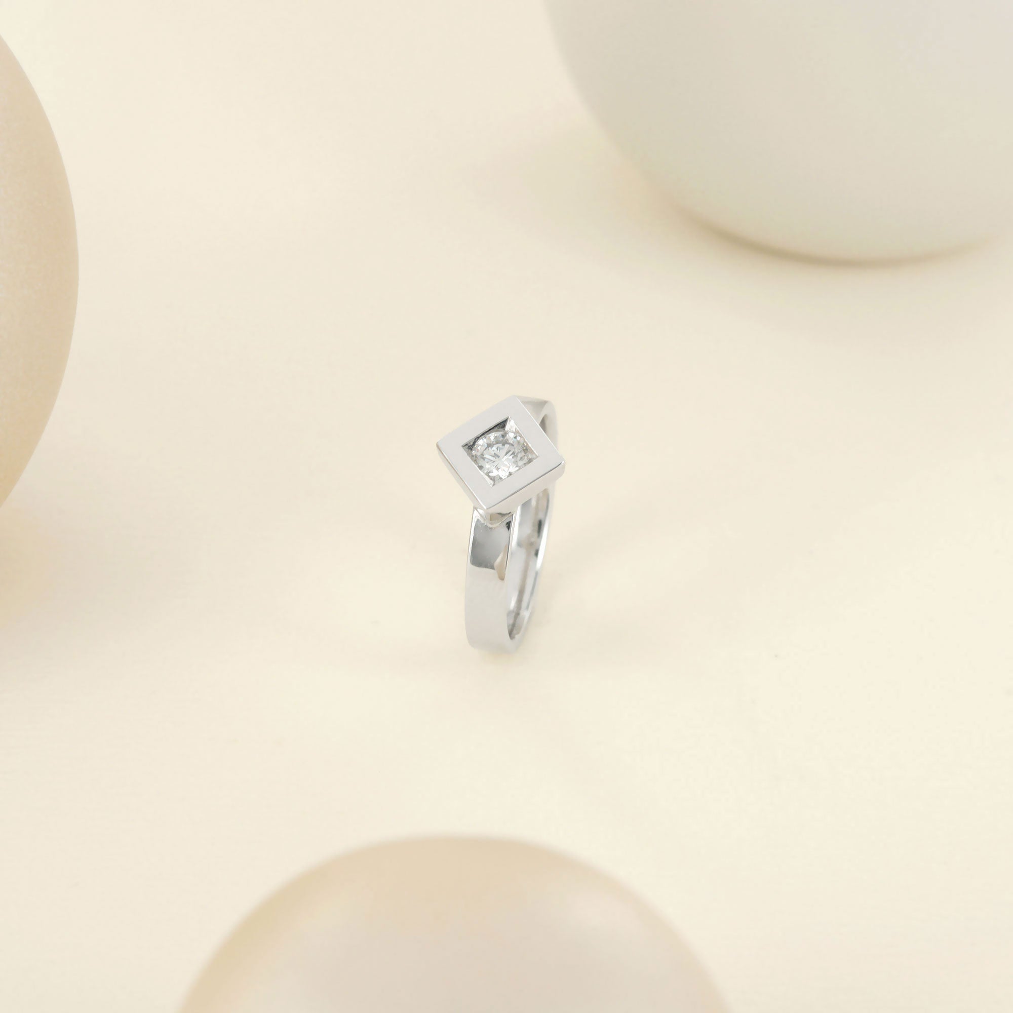 Solitaire complice en or blanc et diamant