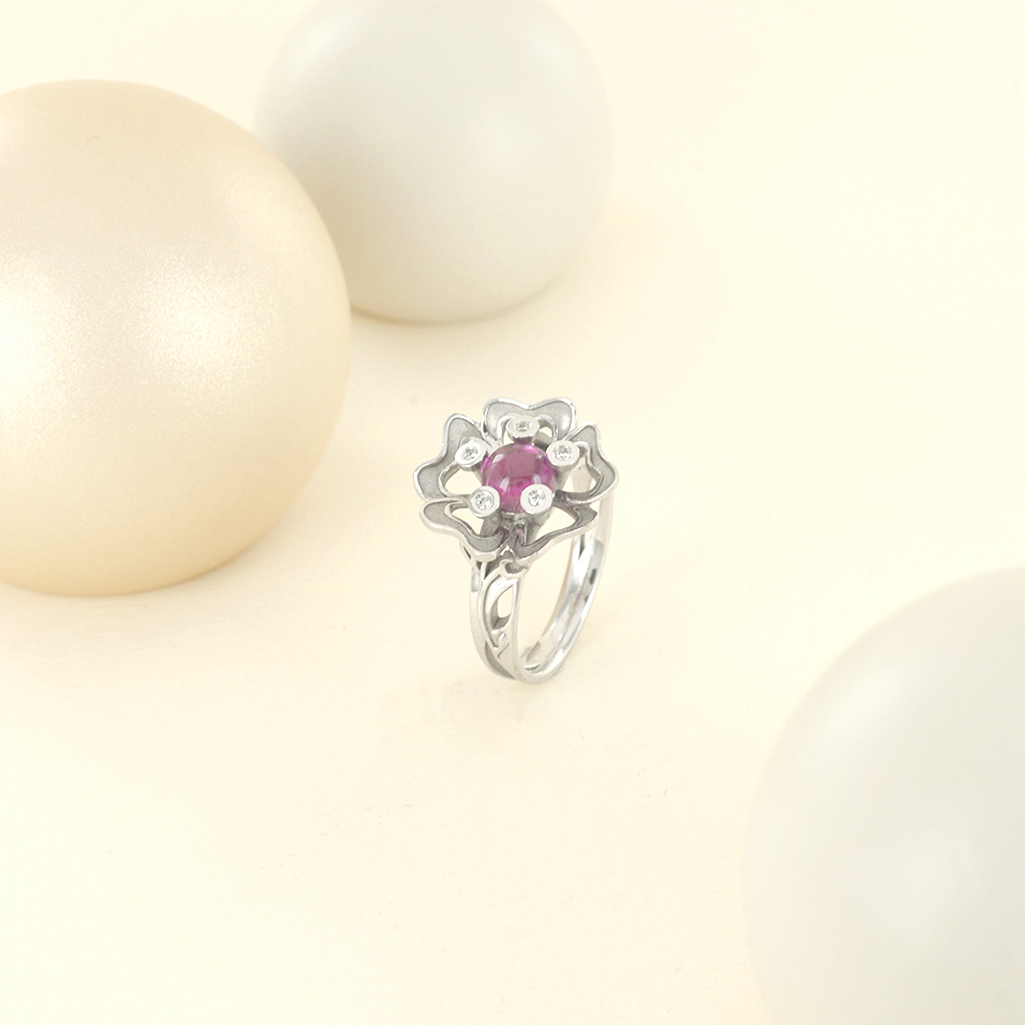 Bague Pensée Sauvage médium en or blanc et tourmaline