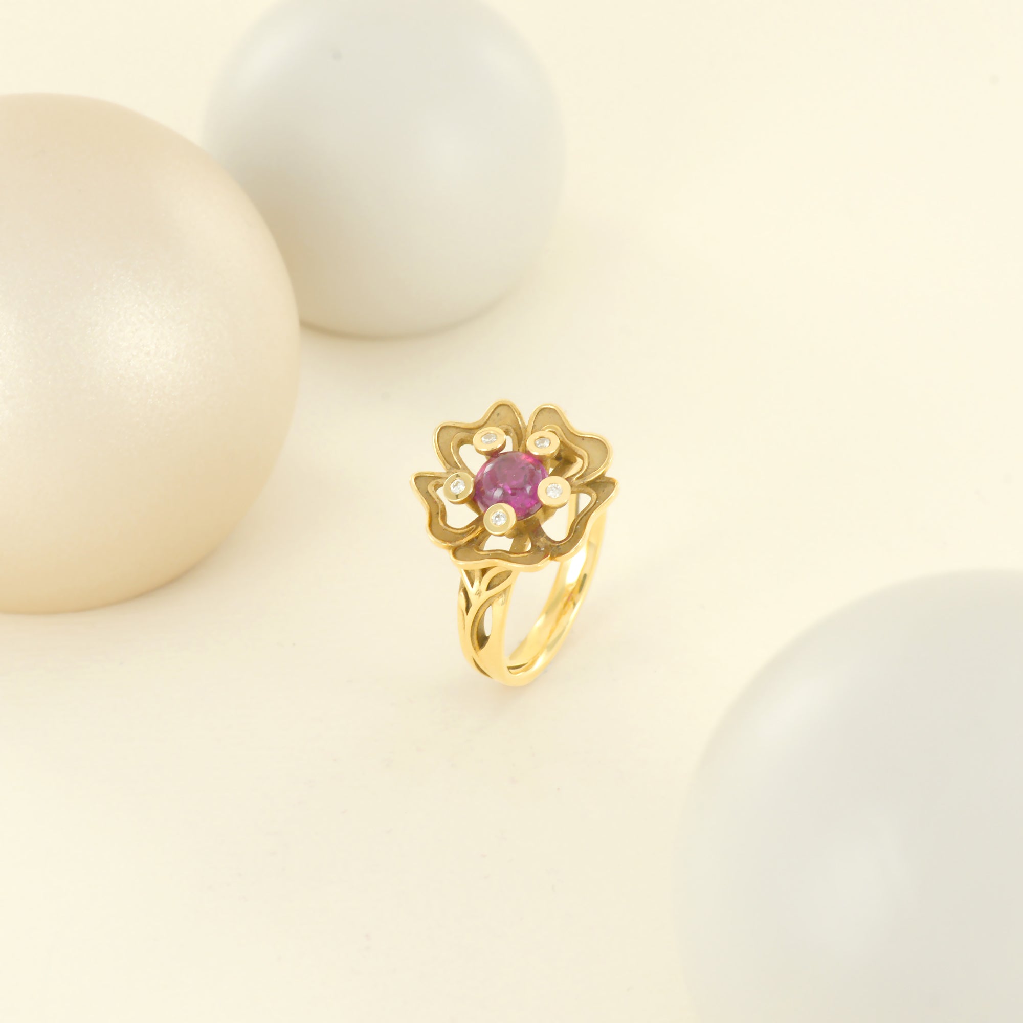 Bague Pensée Sauvage médium en or jaune et tourmaline