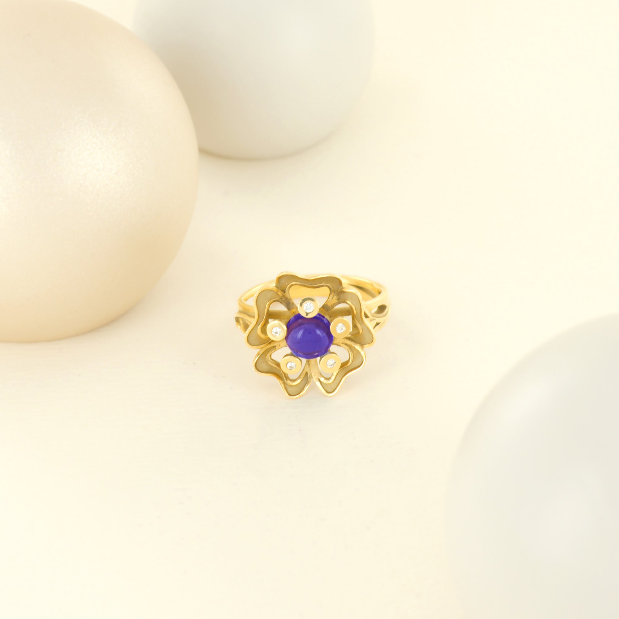 Bague Pensée Sauvage médium en or jaune et iolite