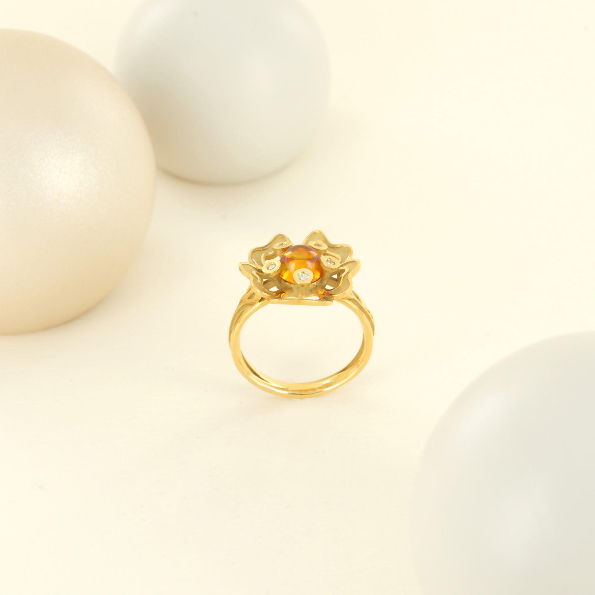 Bague Pensée Sauvage médium en or jaune et citrine