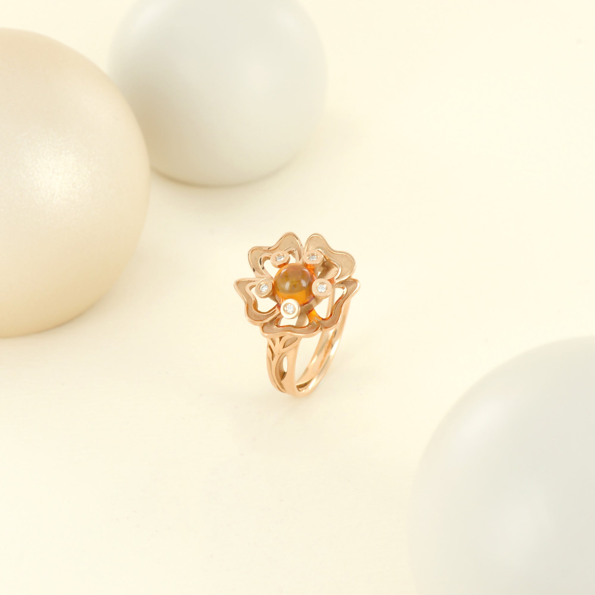 Bague Pensée Sauvage médium en or rose et citrine