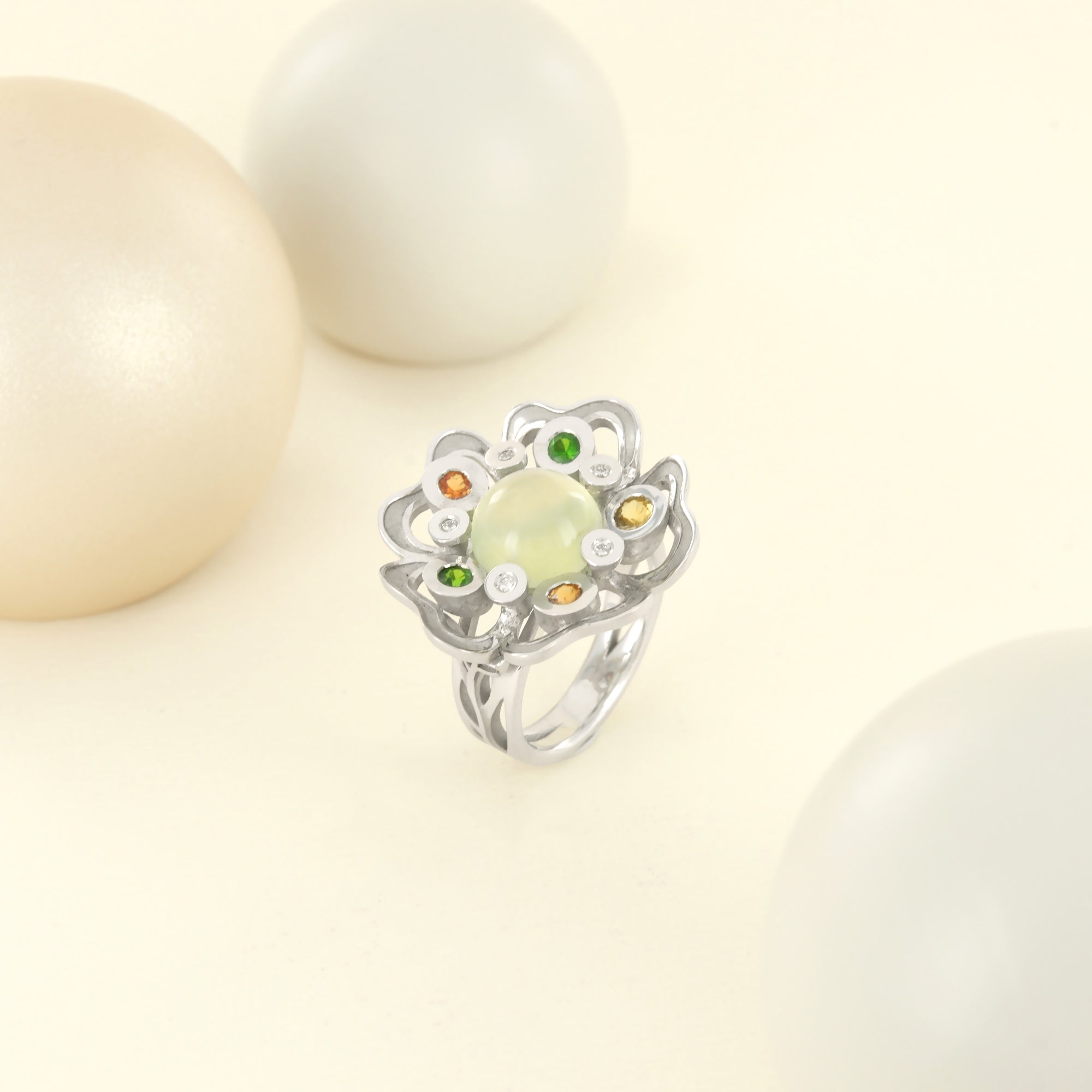 Bague Pensée Sauvage large en or blanc et phrénite