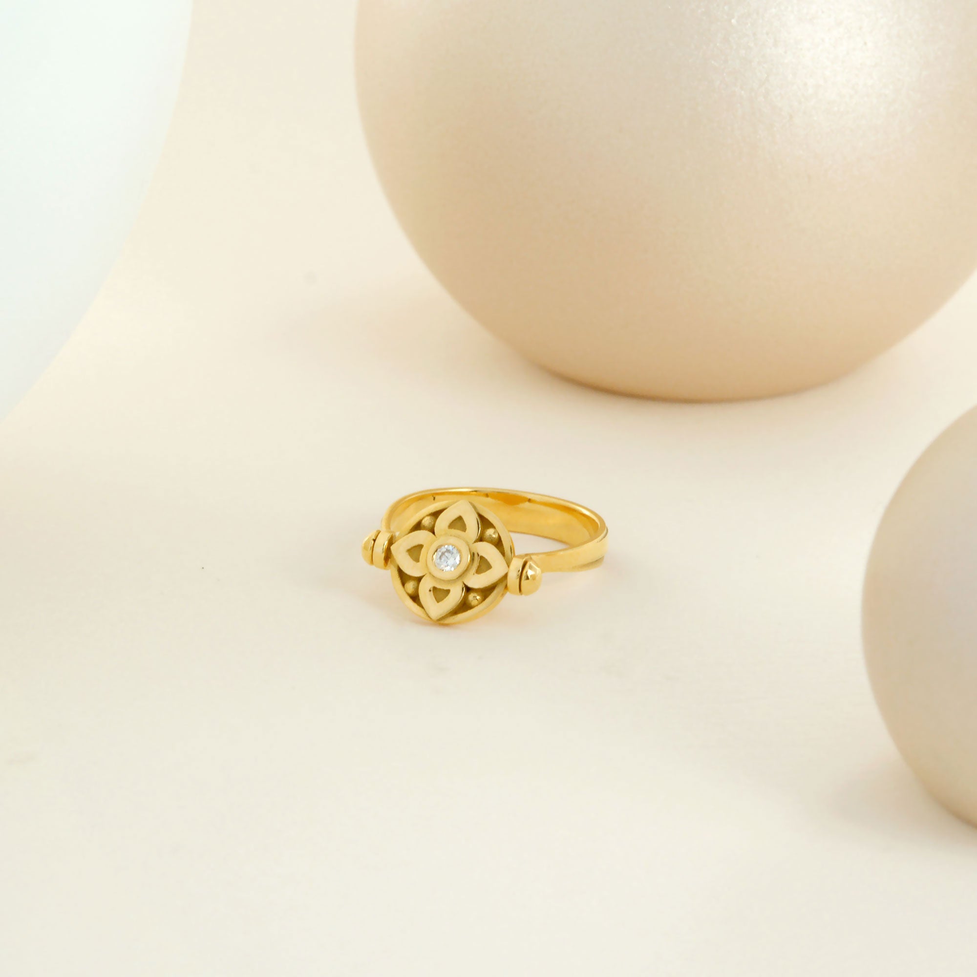 Bague vice versa en or jaune et diamant