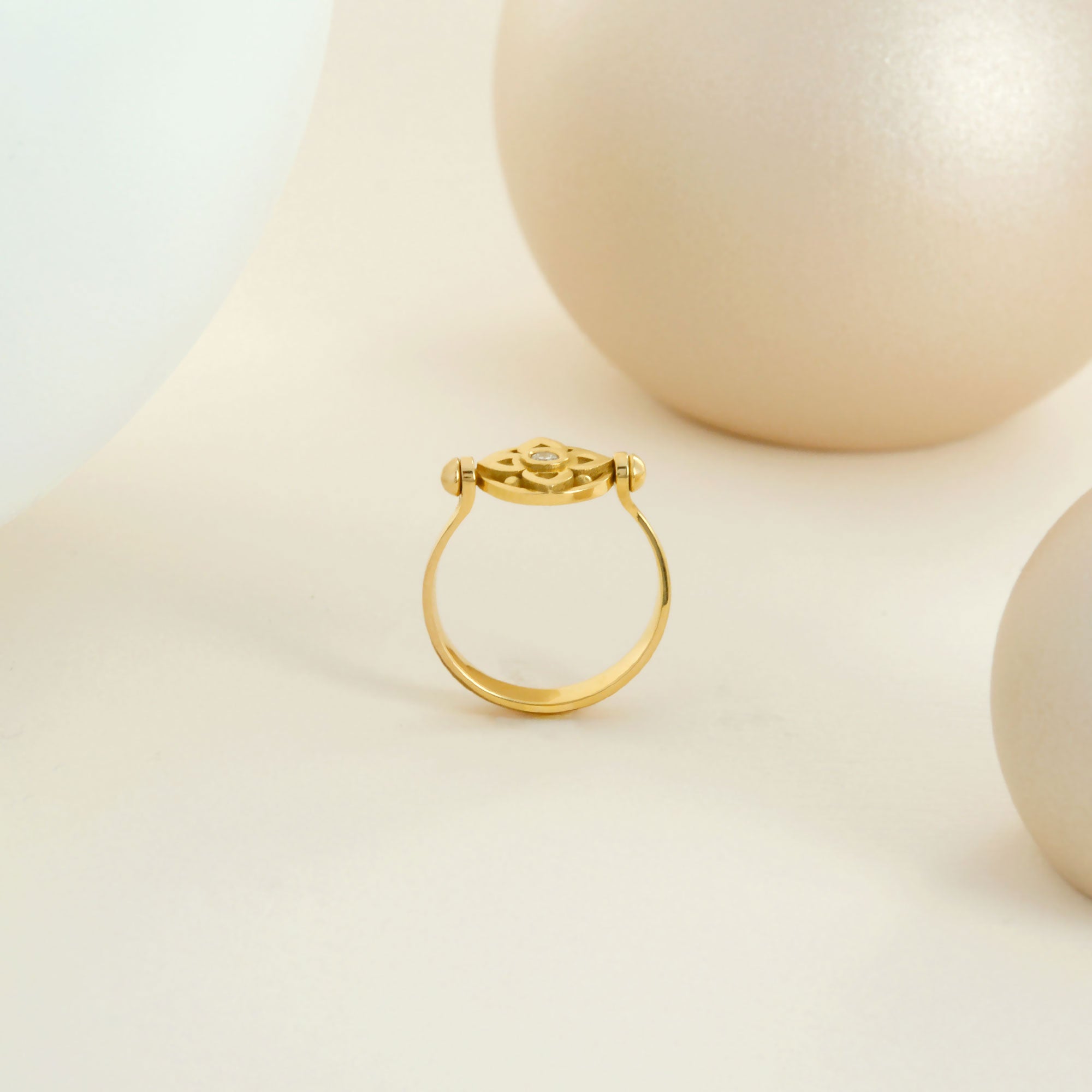 Bague vice versa en or jaune et diamant