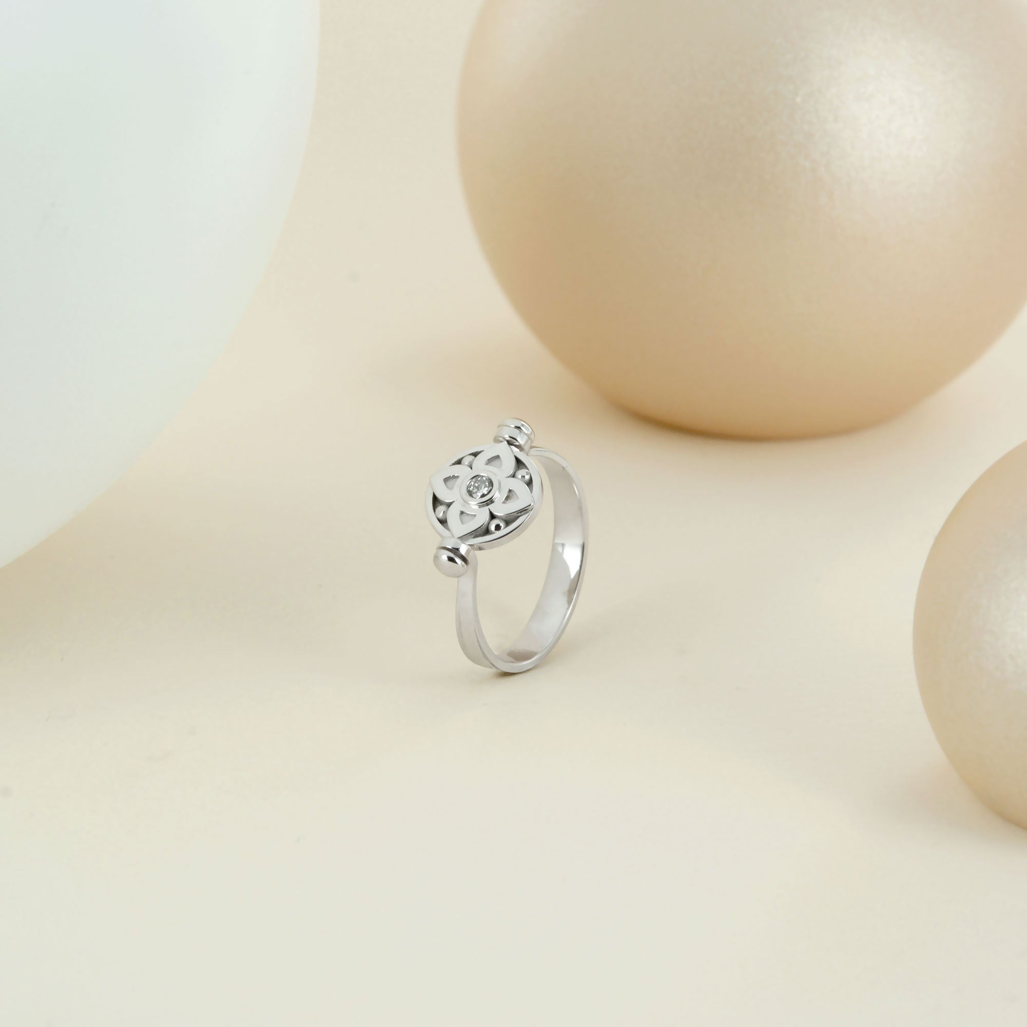 Bague vice versa en or blanc et diamant