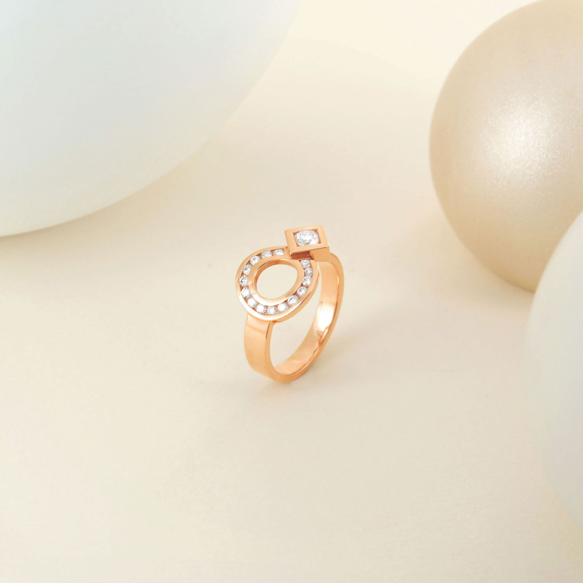 Bague Signes Eclipse en or rose et pavage diamant