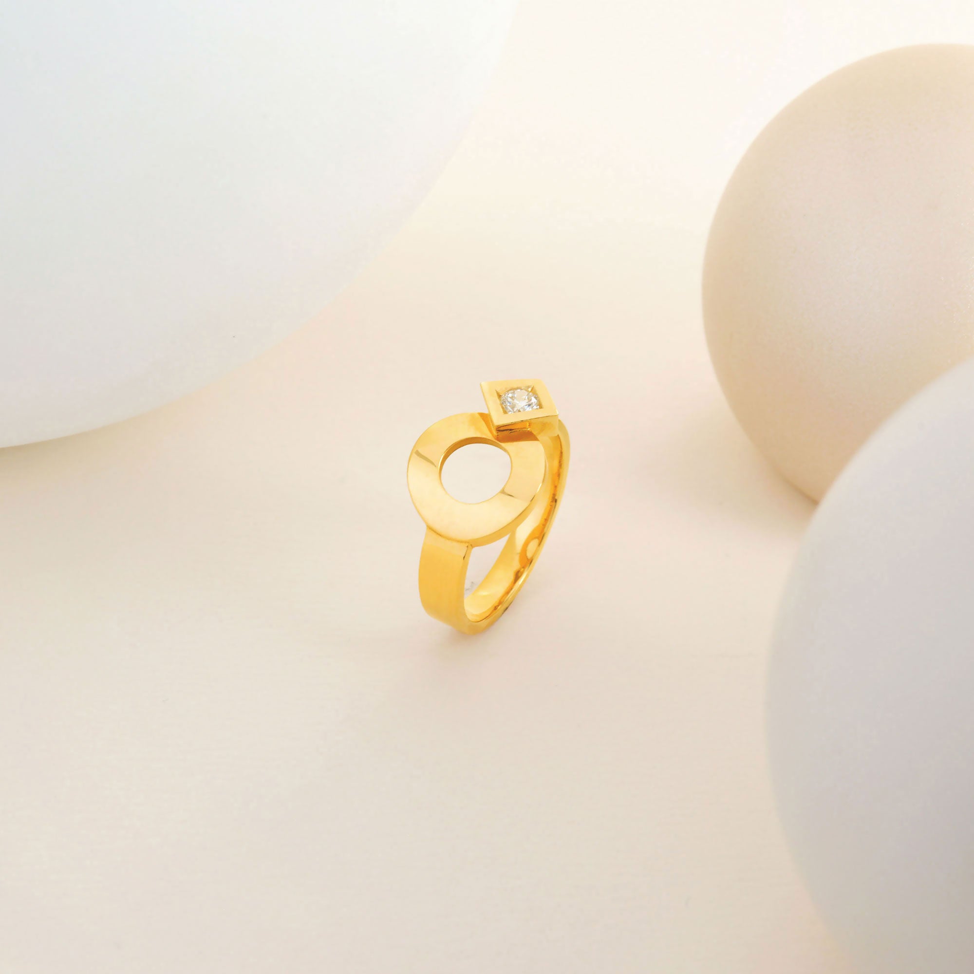 Bague Signes Eclipse large en or jaune et diamant
