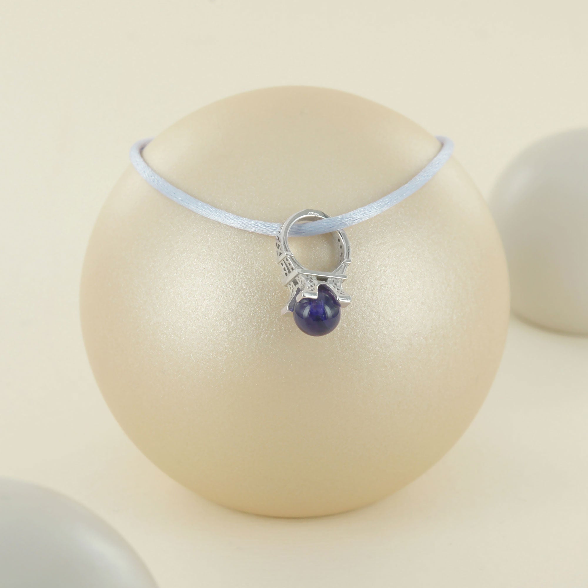 Pendentif French Kiss en or blanc et lapis lazuli