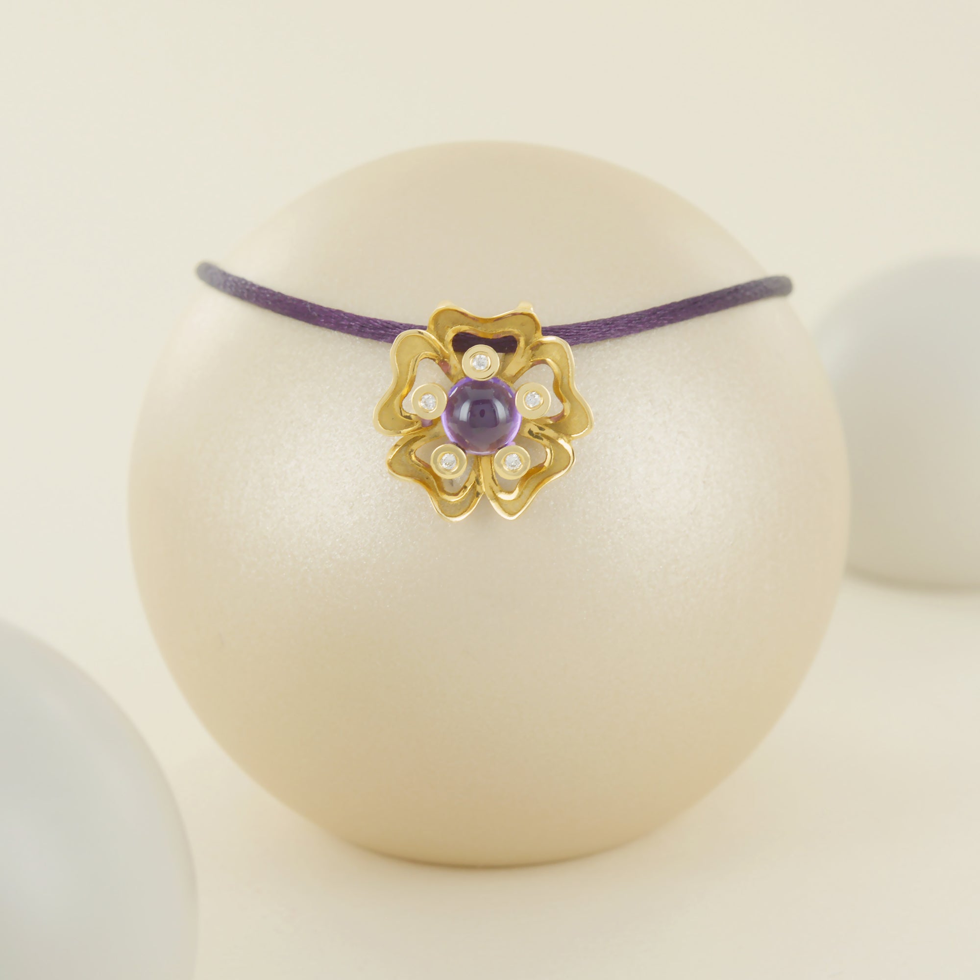 Pendentif Pensée Sauvage médium en or jaune et améthyste