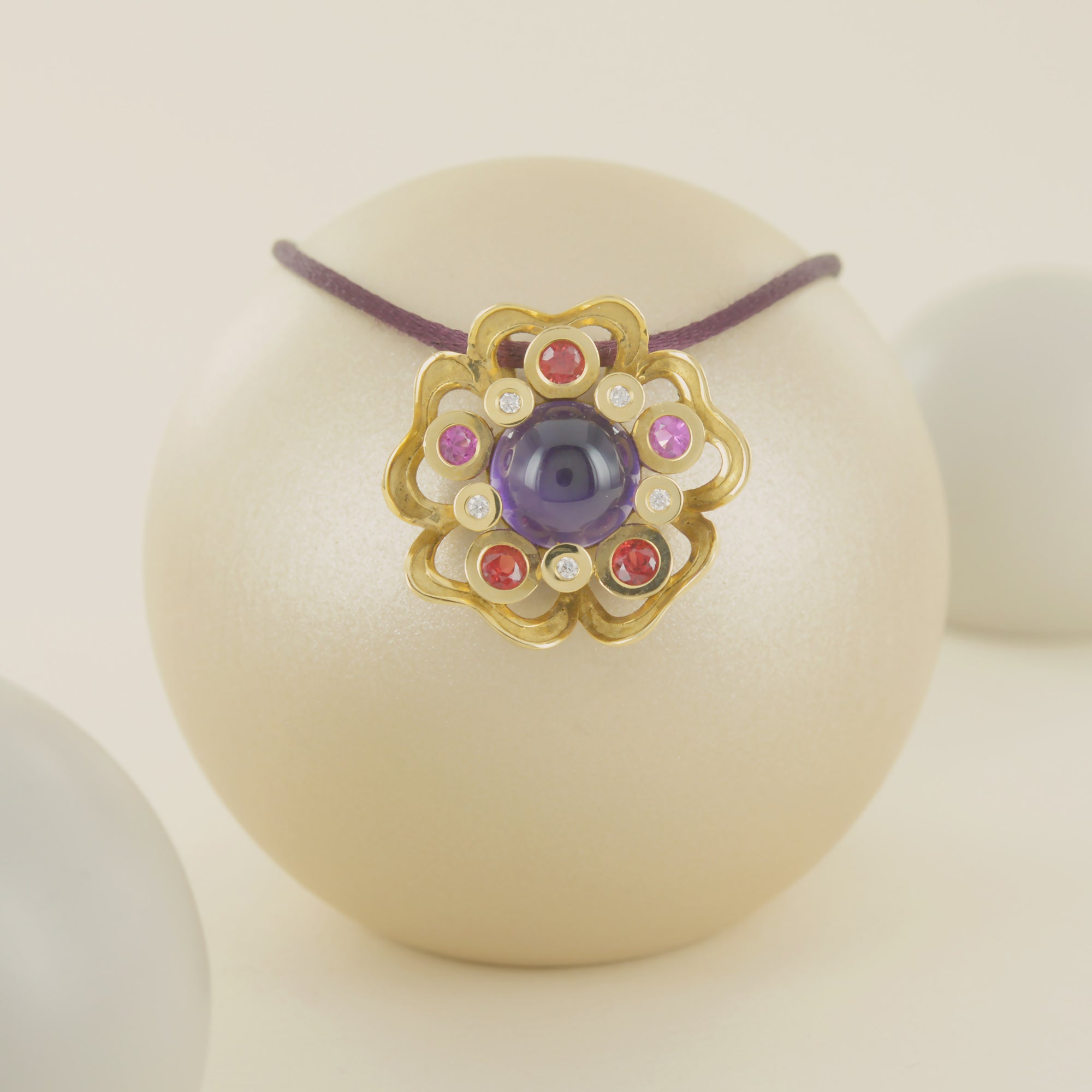 Pendentif Pensée sauvage Large en or jaune et améthyste