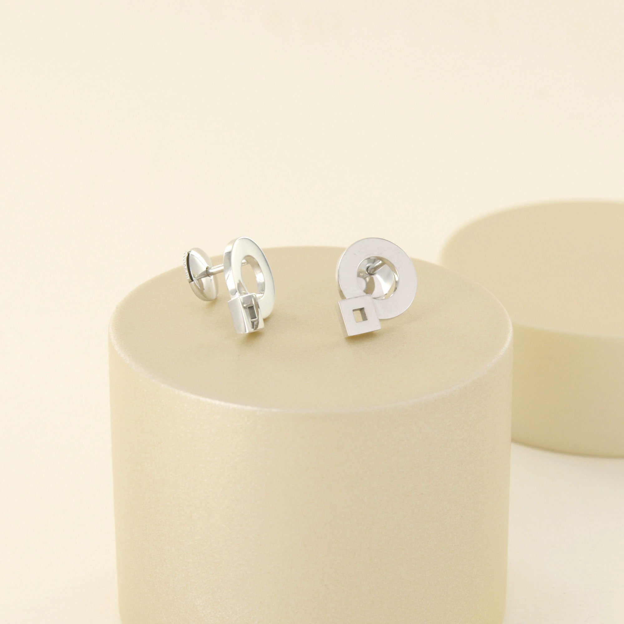 Boucles d'oreilles Signe Eclipse Labyrinthe en or blanc