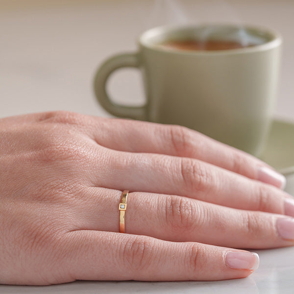 Solitaire Alchimie square diamond ring in gold