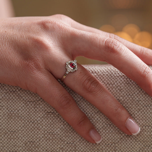 Bague Esther Saphir rouge 4 mm et diamants