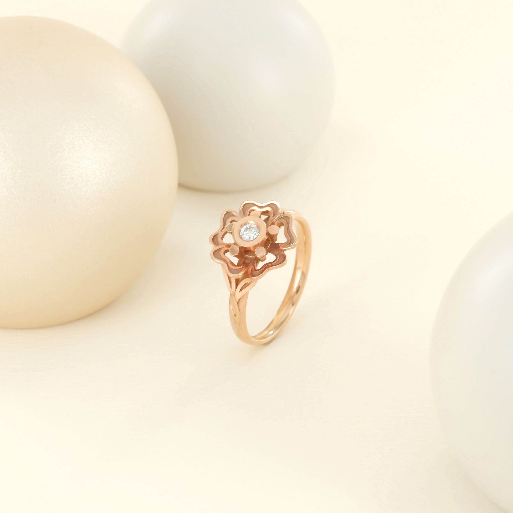 Bague Pensée Sauvage small en or rose et diamant