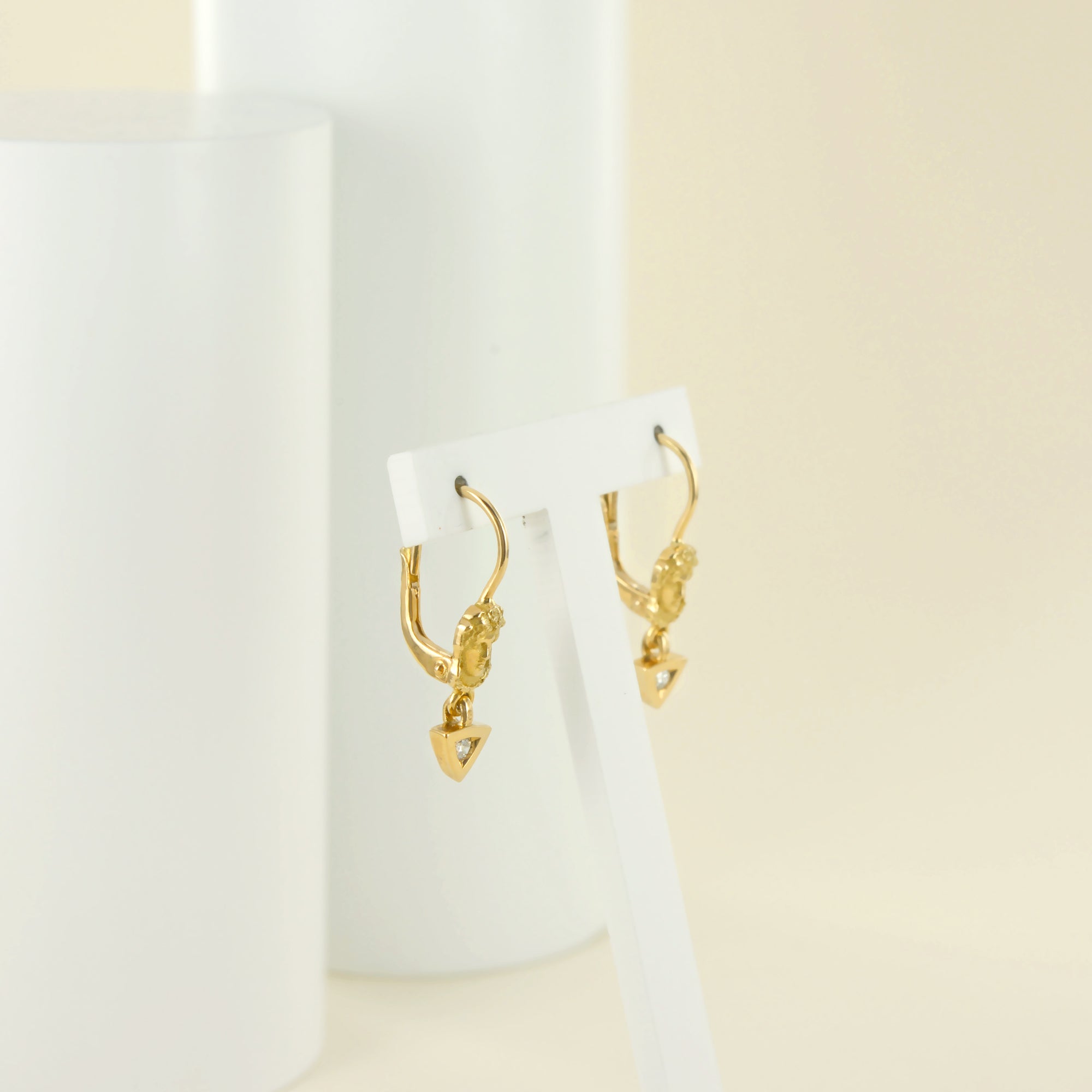 Boucles d'oreilles pendante en or jaune et diamants