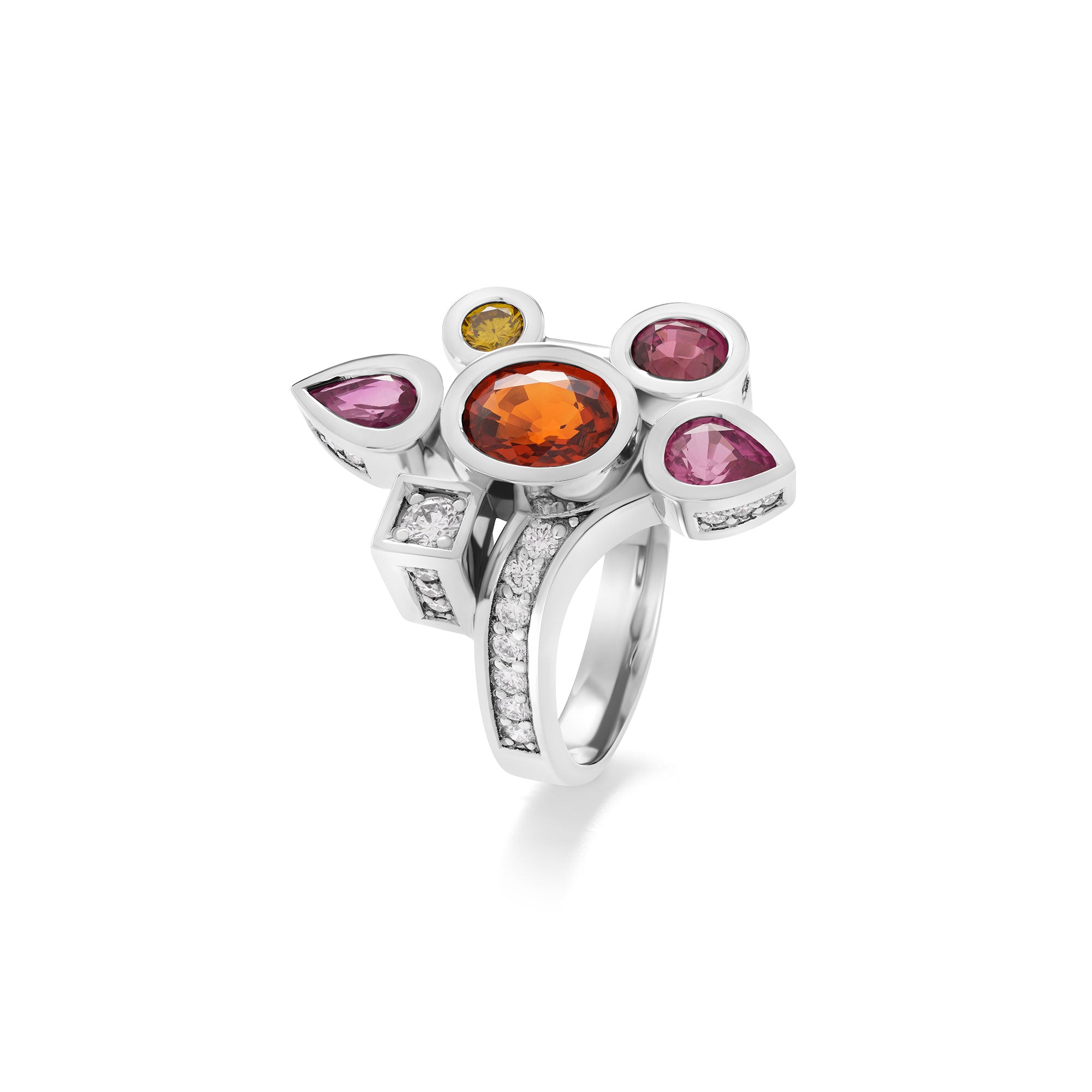 Création unique Daisy en or blanc saphirs, grenat et diamants