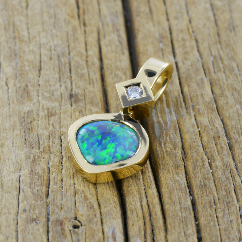 Pendentif opale et diamants