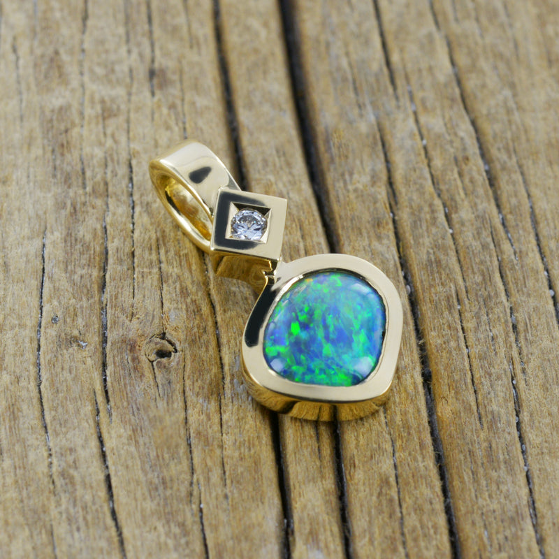 Pendentif opale et diamants