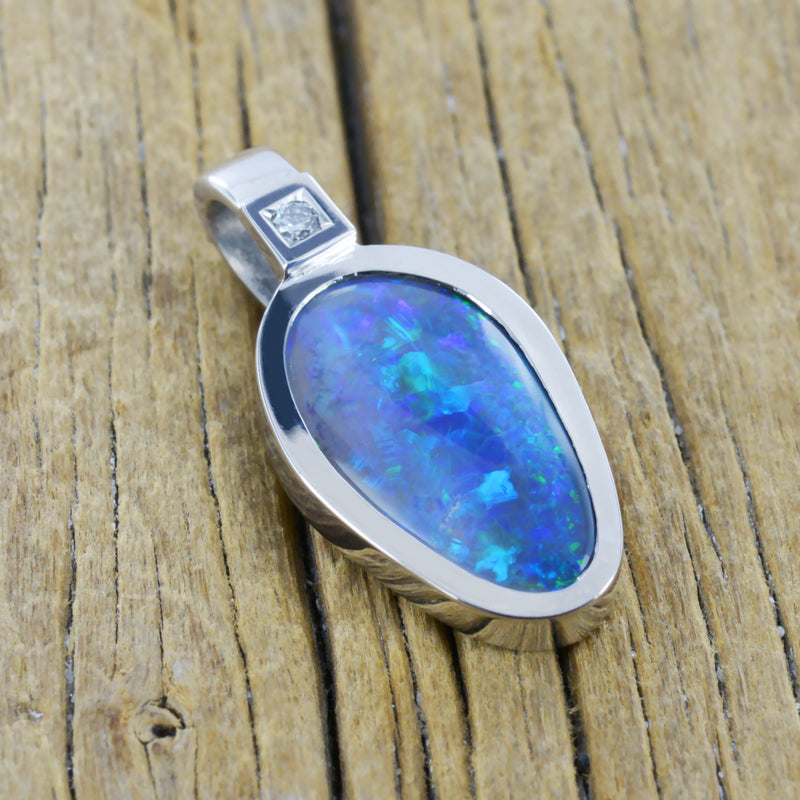 Pendentif opale en or et diamant