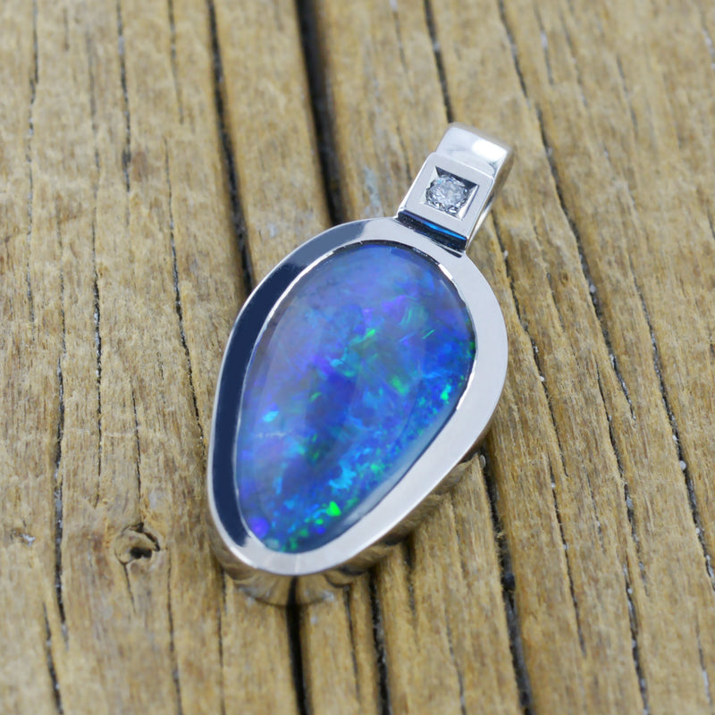 Pendentif opale en or et diamant