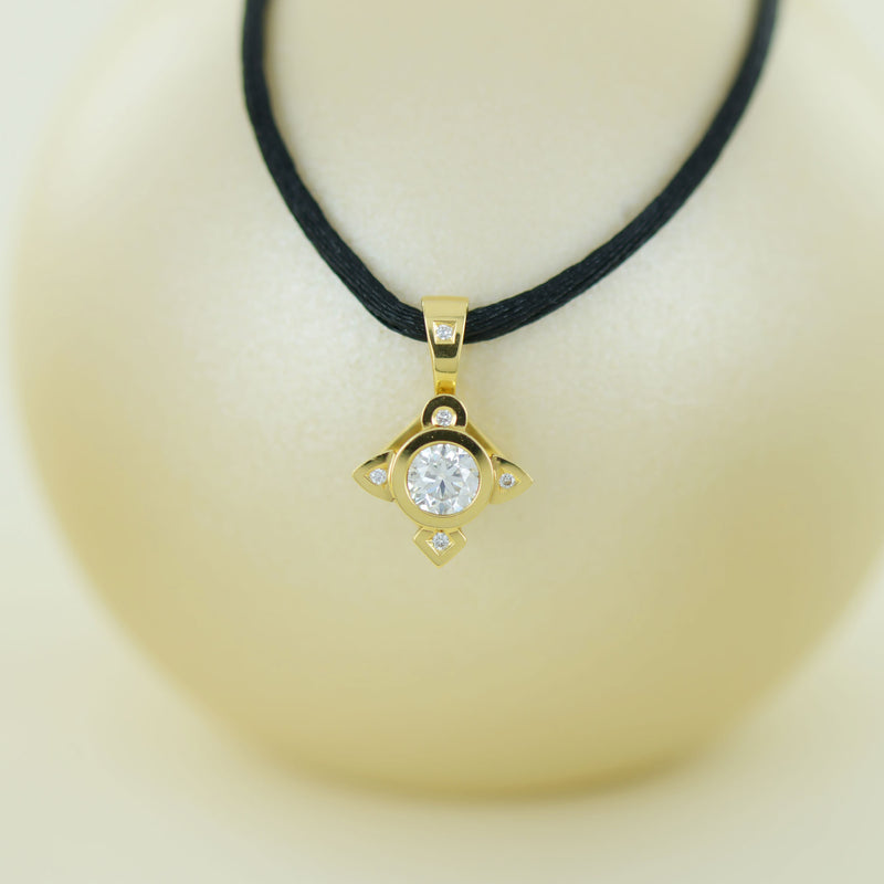 Pendentif My Little White Stone en or jaune et diamant central de 0.30 ct