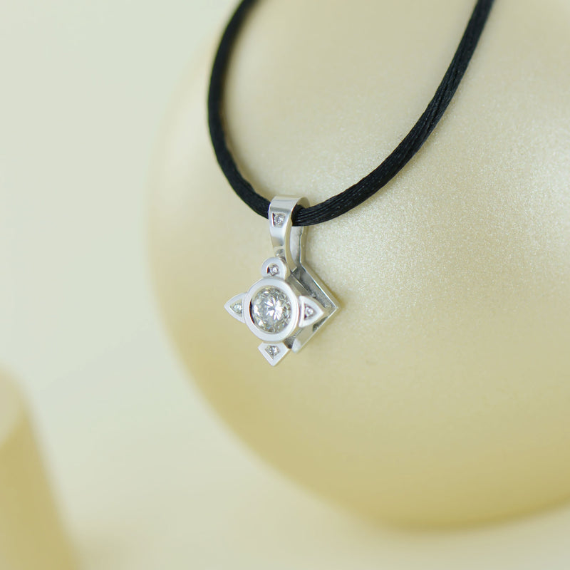 Pendentif My Little White Stone en or blanc et diamant central de 0.30 ct