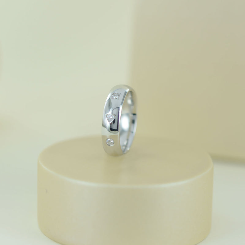 Anneau en platine et diamants