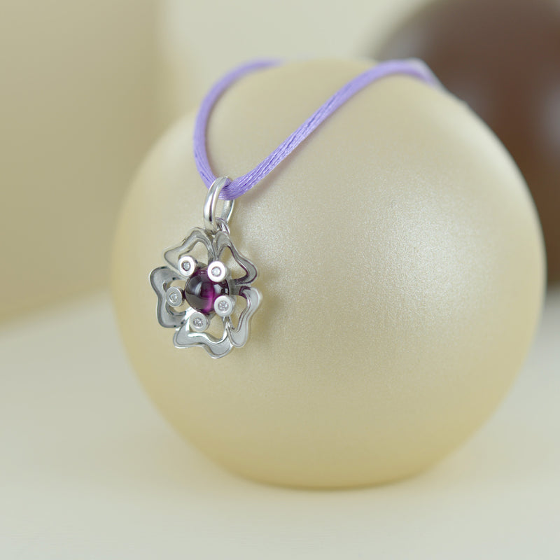 Pendentif Pensée Sauvage en or blanc avec rhodolite et diamants