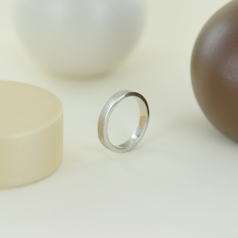 Bague ruban en or blanc