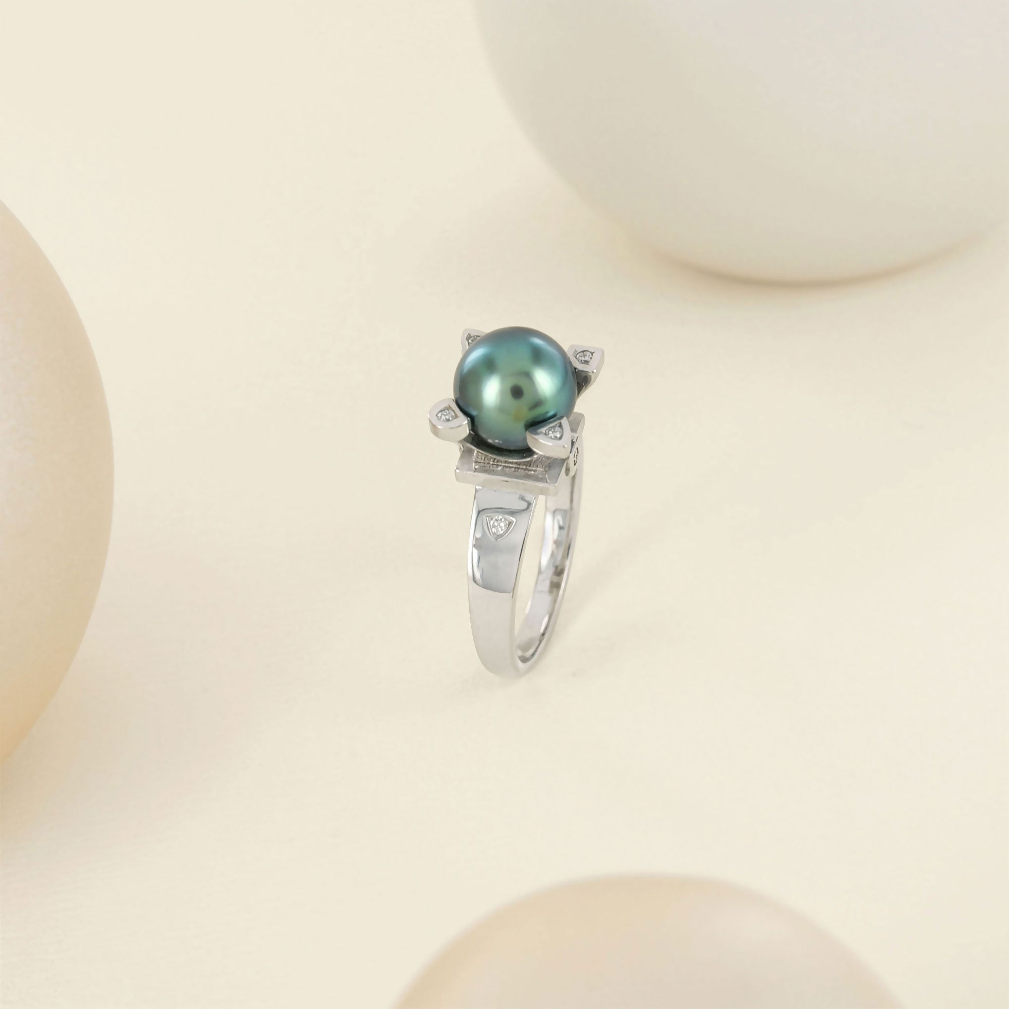 Solitaire My Little White Stone en or blanc et Perle de Tahiti