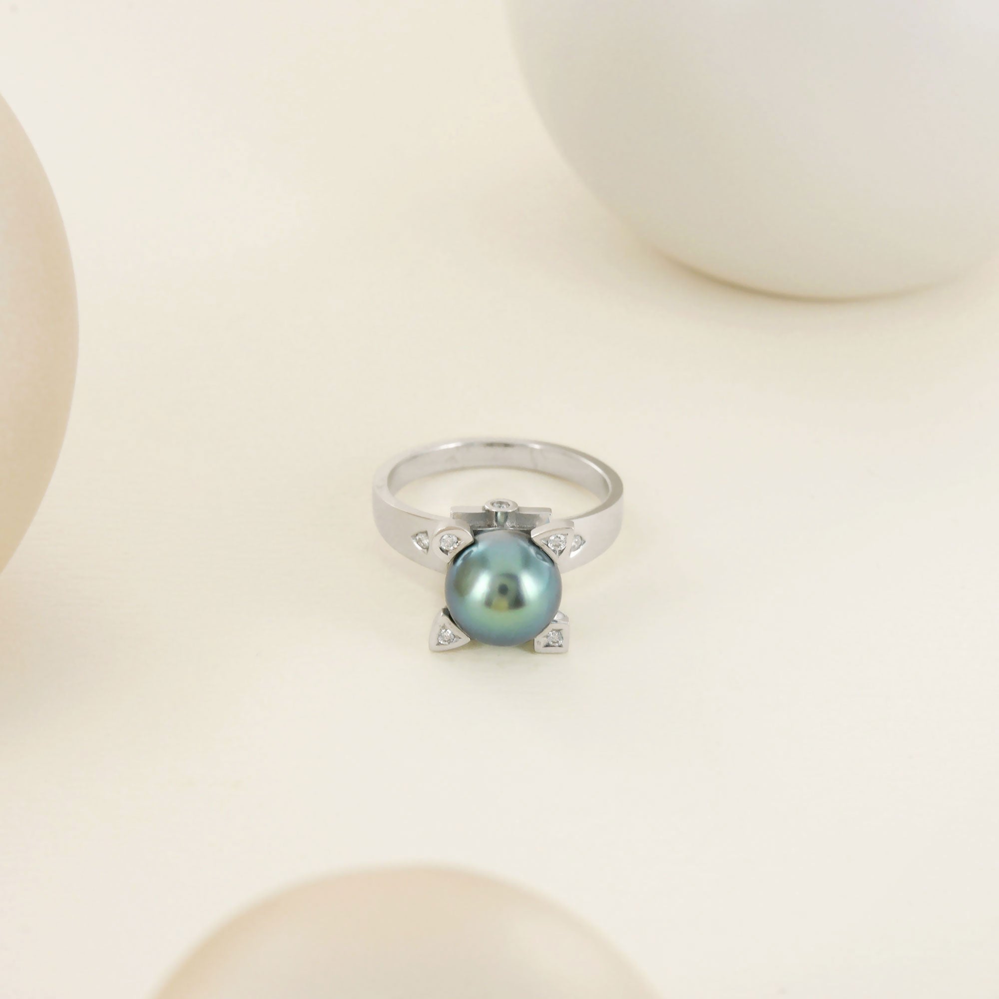 Solitaire My Little White Stone en or blanc et Perle de Tahiti