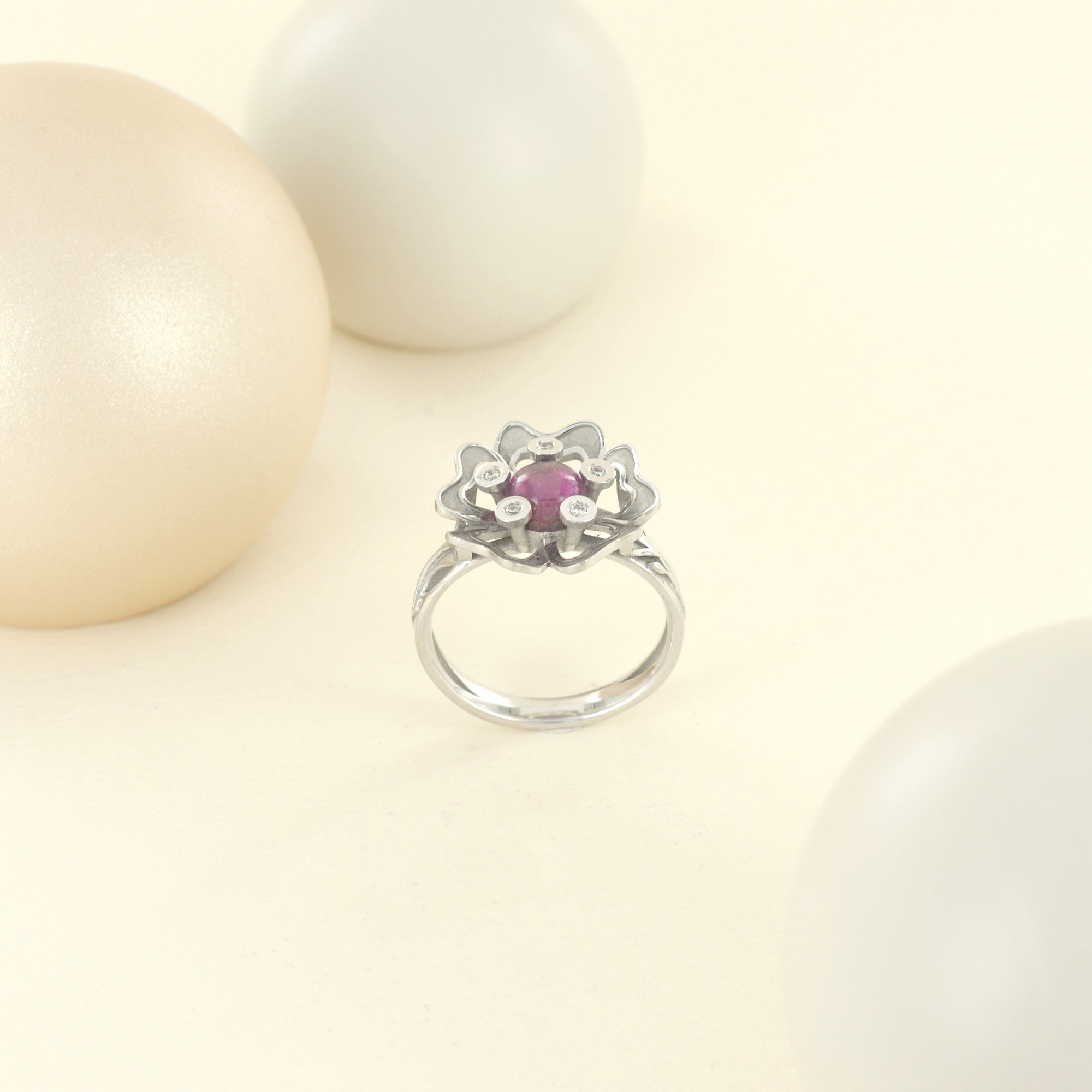 Bague Pensée Sauvage médium en or blanc et tourmaline