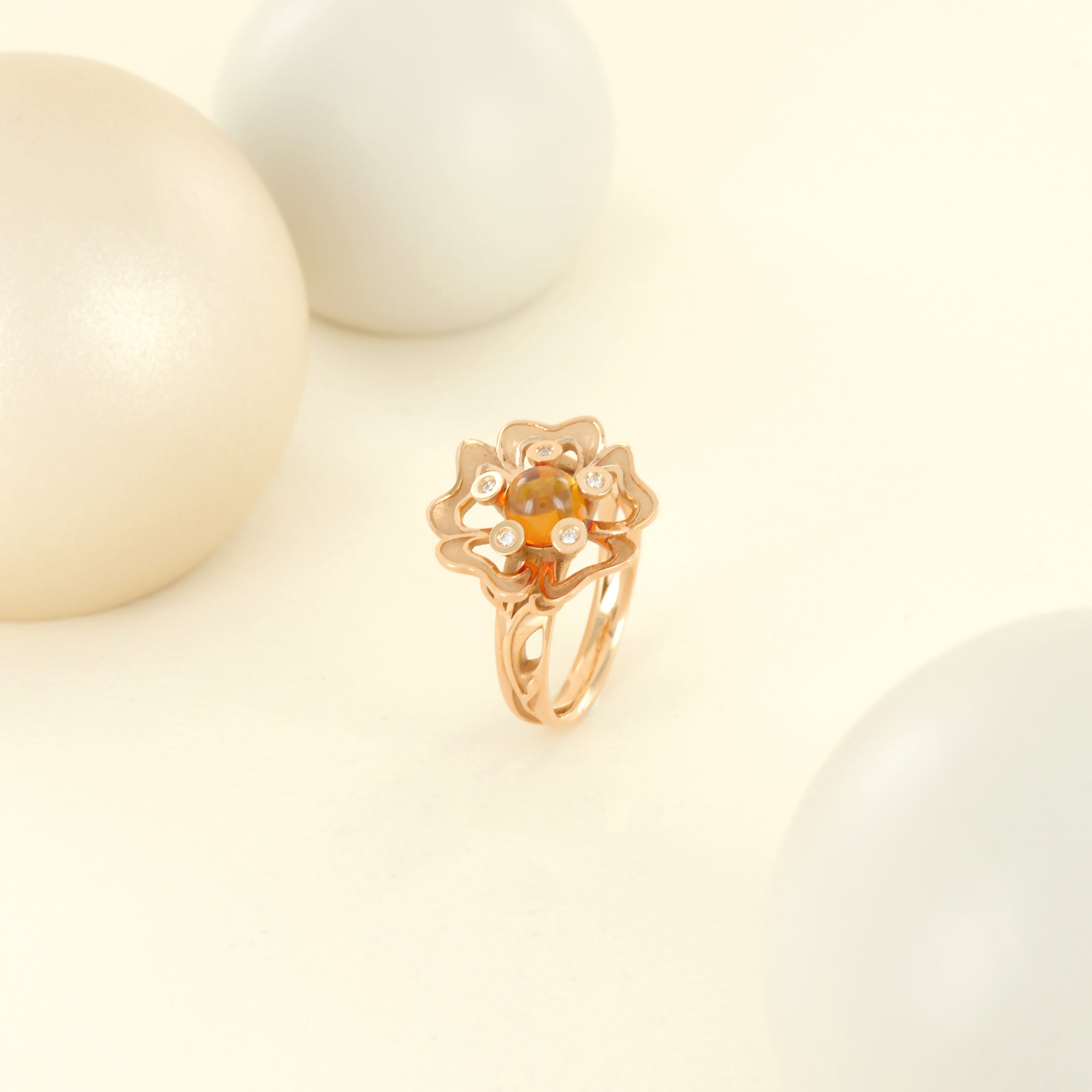 Bague Pensée Sauvage médium en or rose et citrine