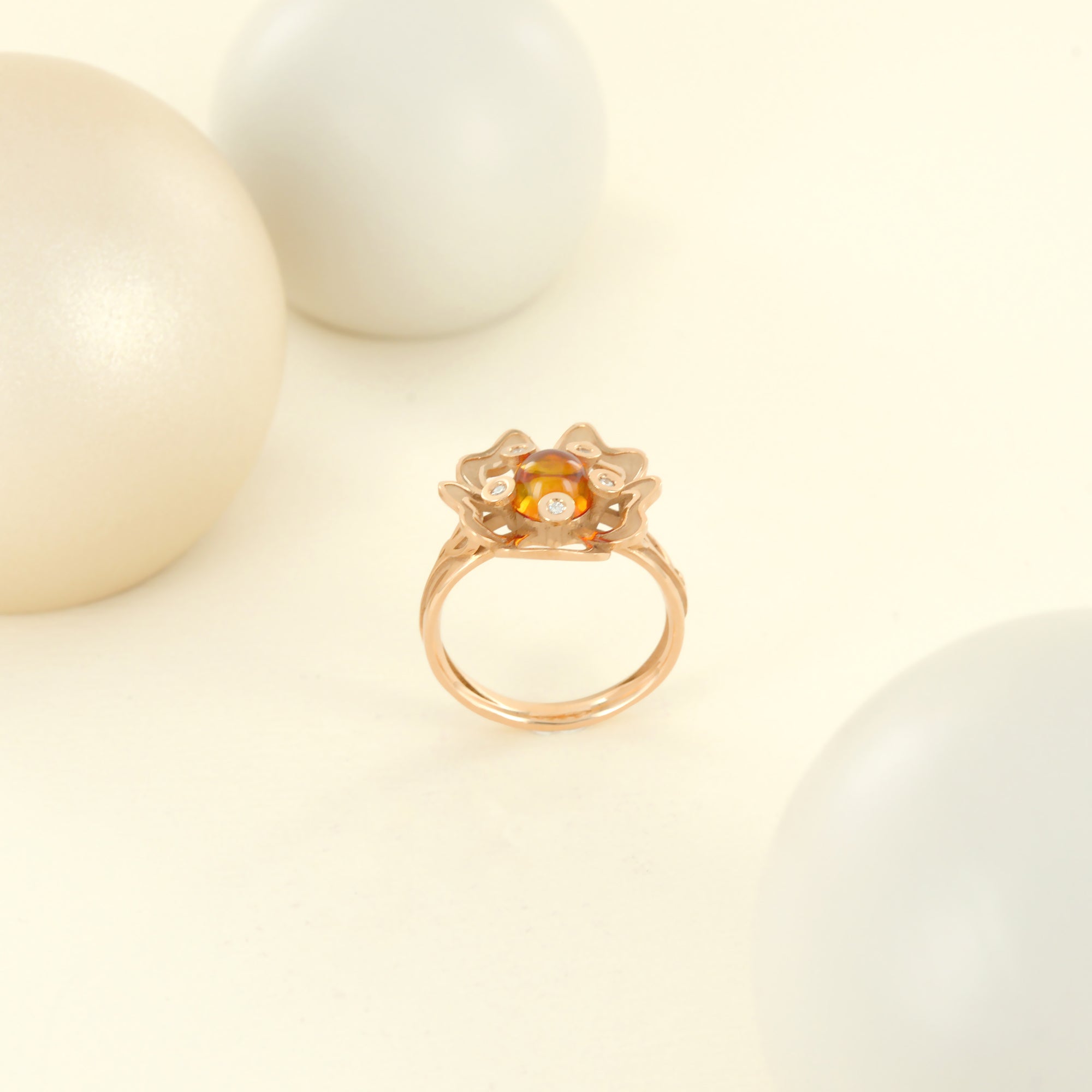 Bague Pensée Sauvage médium en or rose et citrine