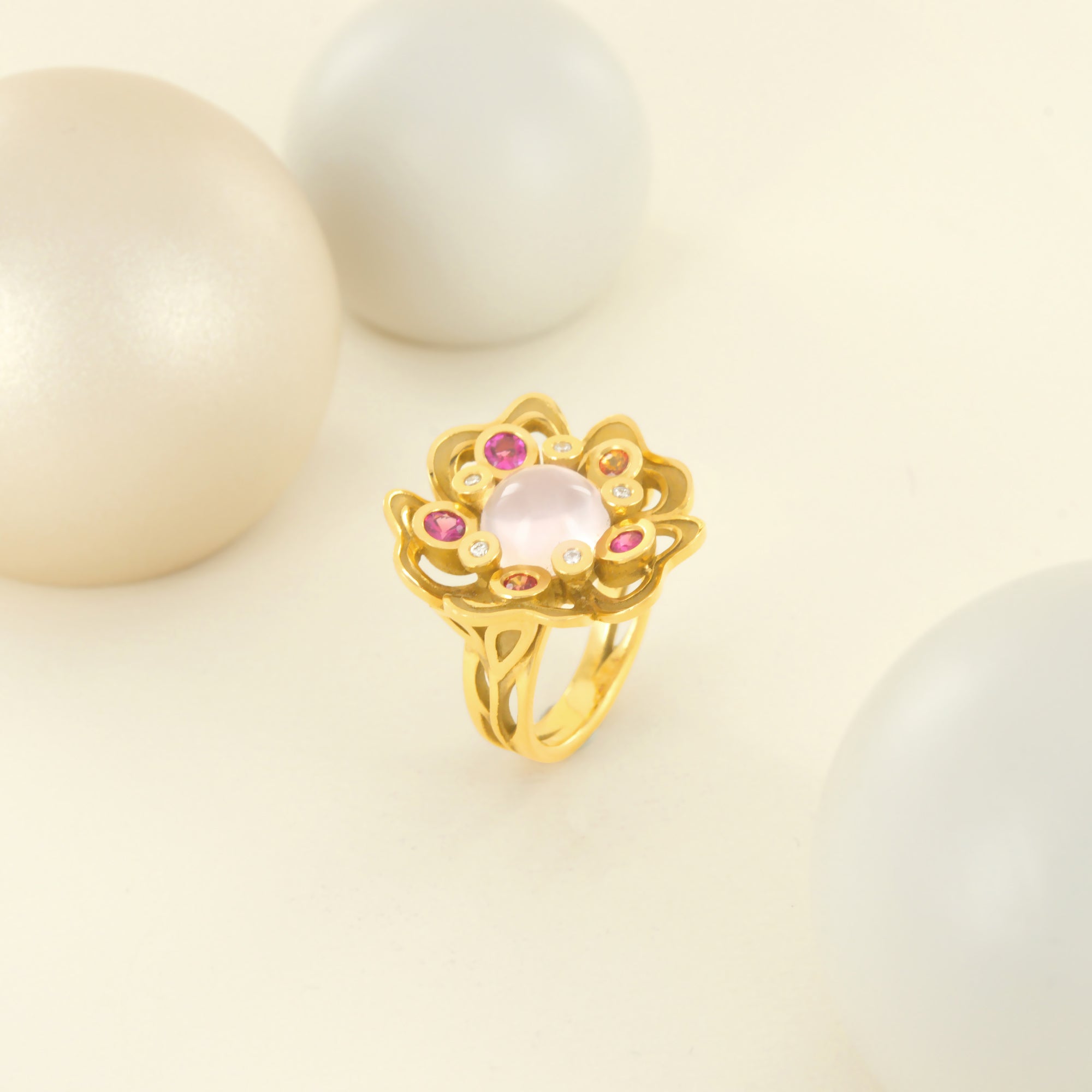 Bague Pensée Sauvage Large en or jaune et quartz rose