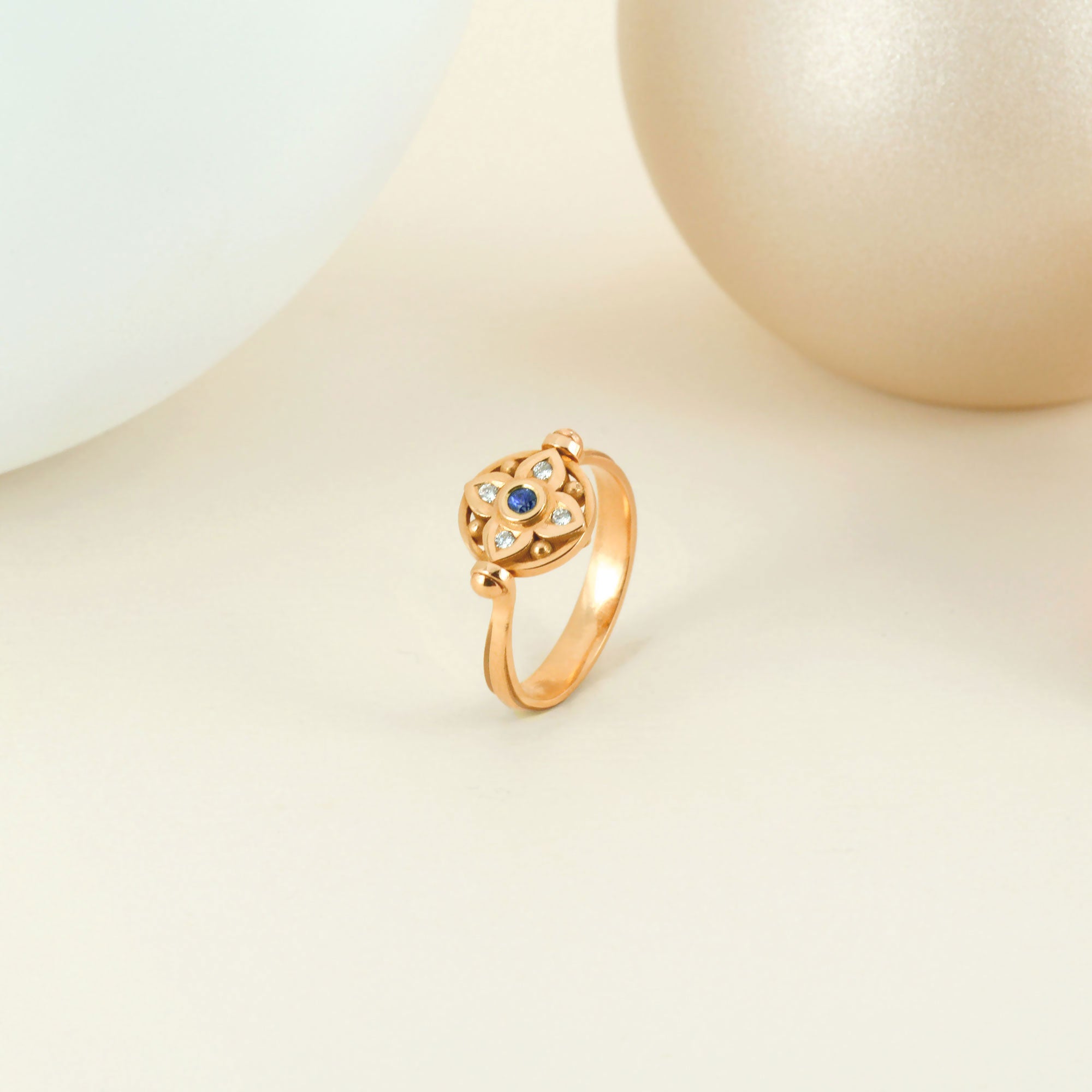 Bague vice versa en or rose, saphir, rubis et diamants (recto verso)