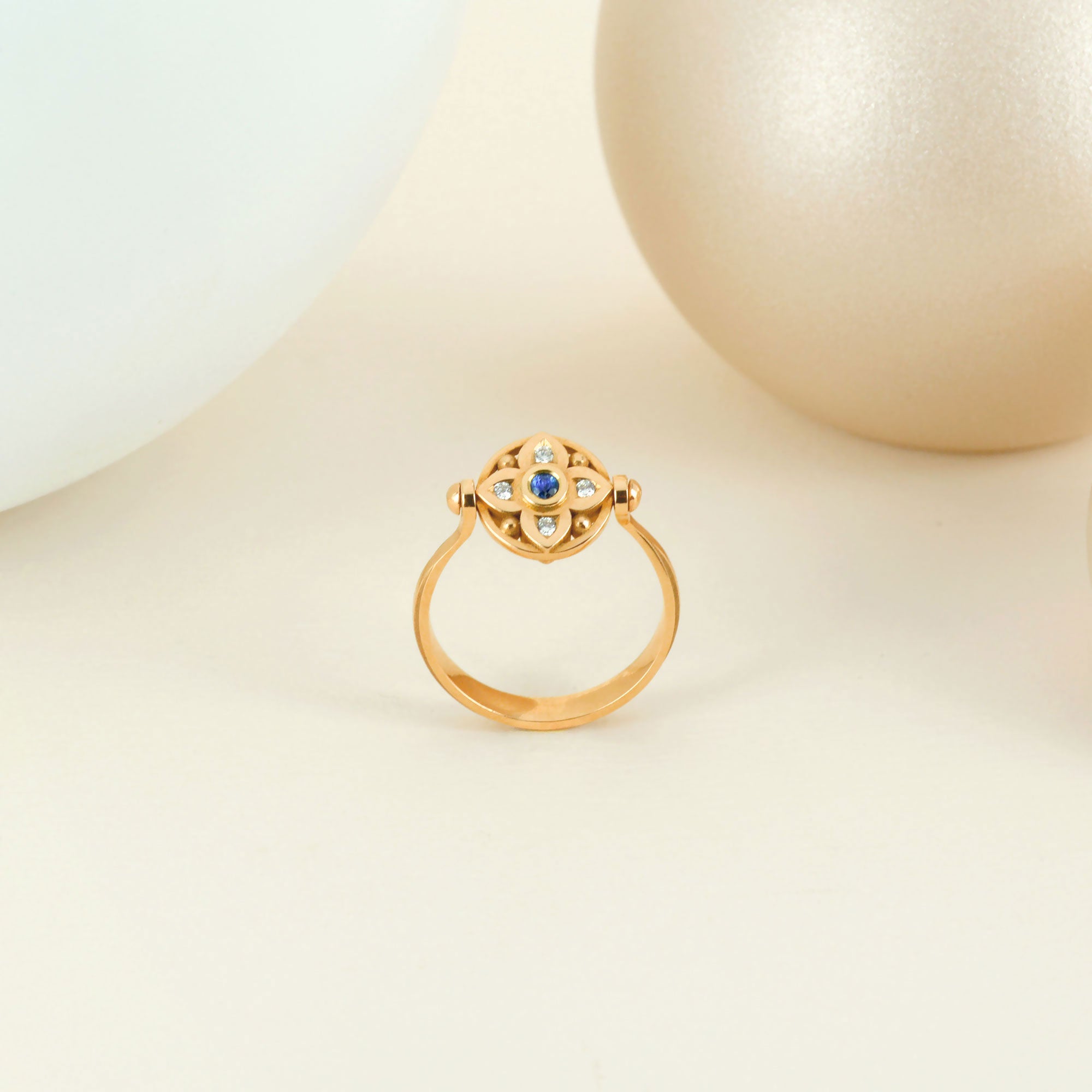 Bague vice versa en or rose, saphir, rubis et diamants (recto verso)