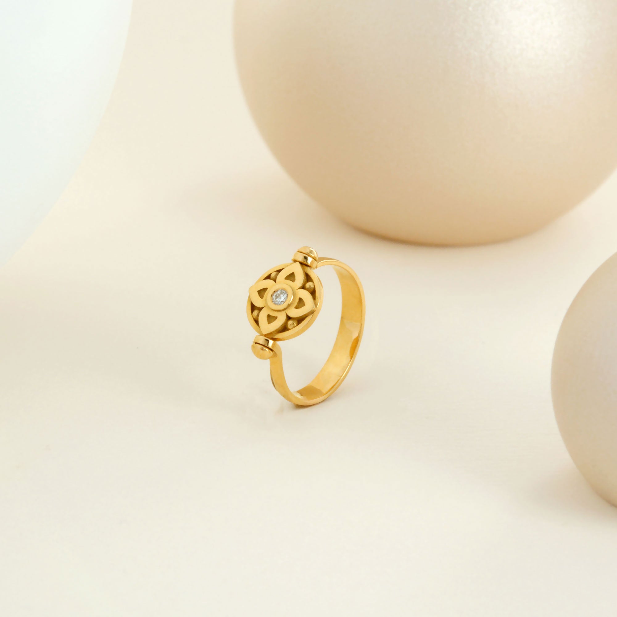 Bague vice versa en or jaune et diamant