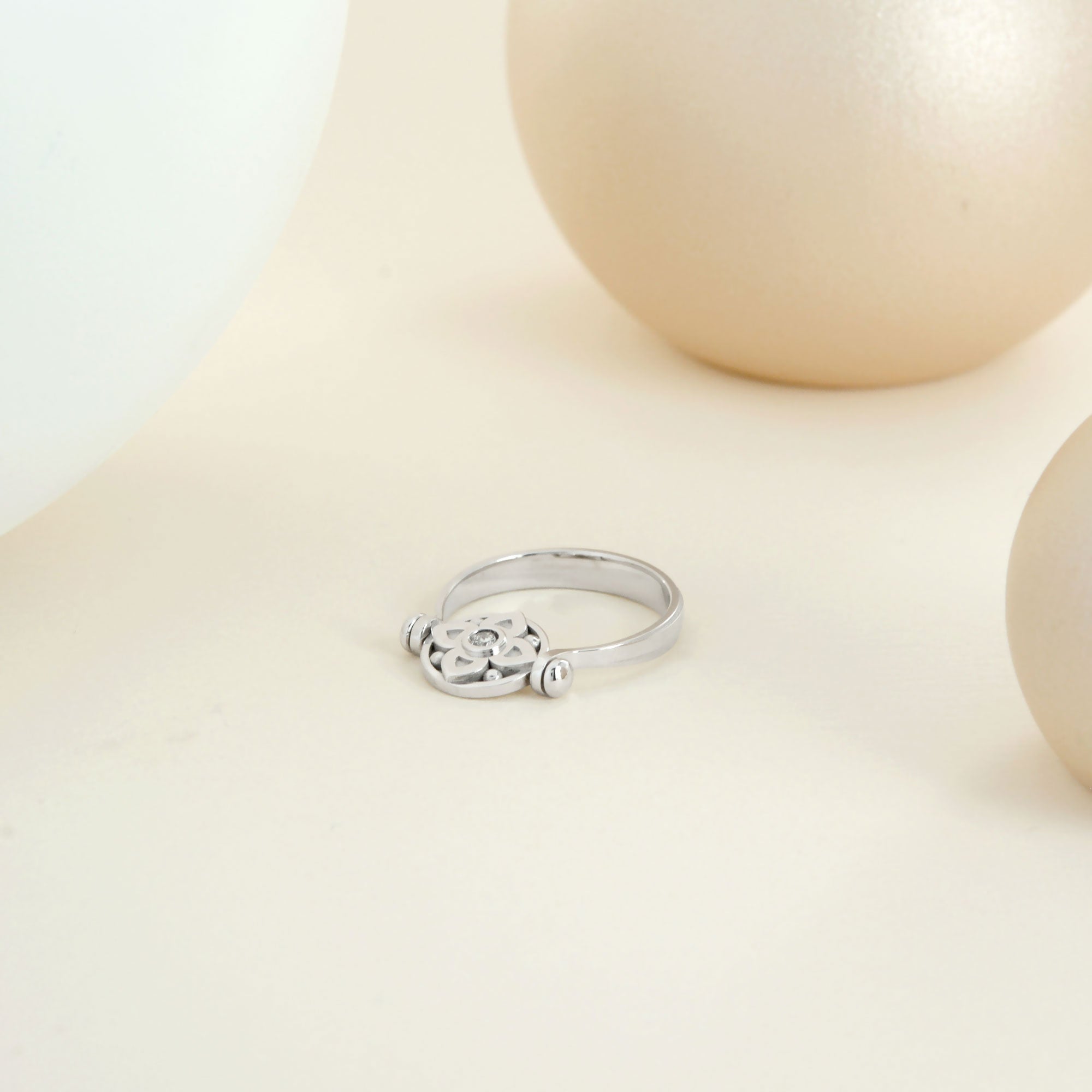 Bague vice versa en or blanc et diamant