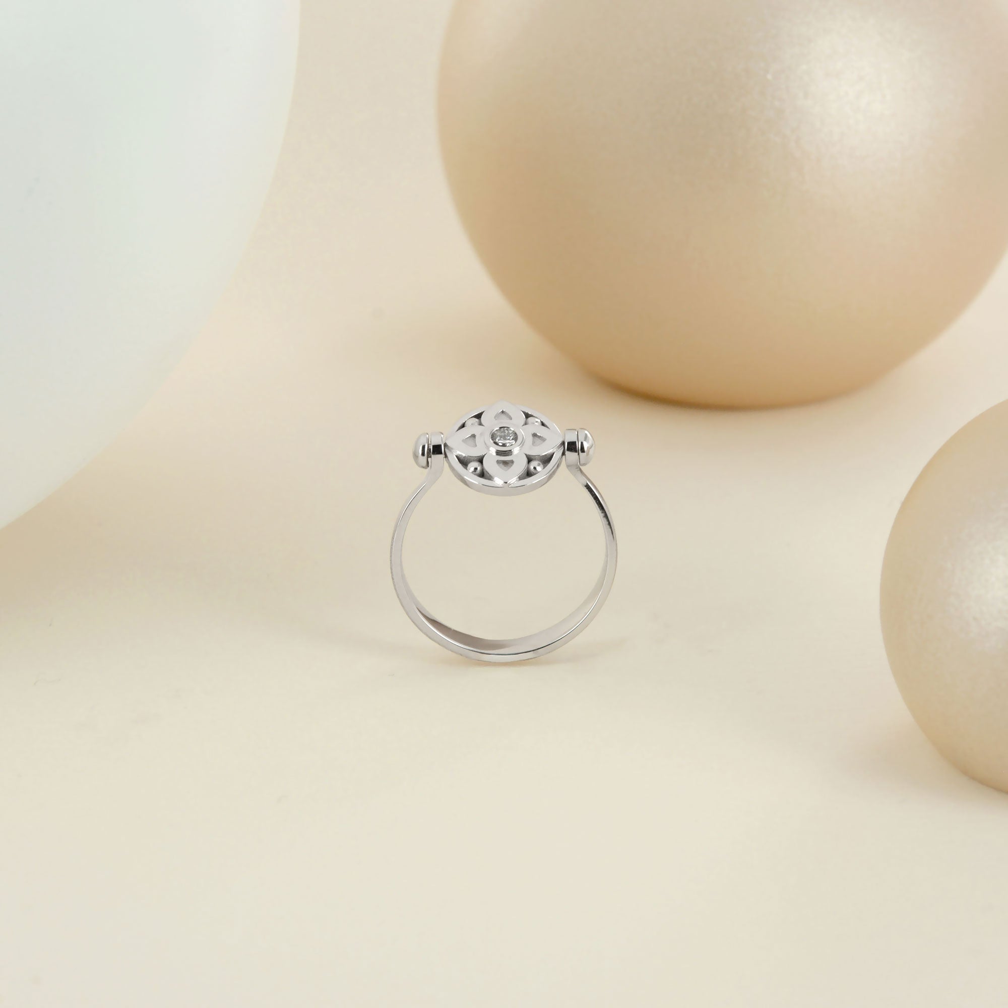 Bague vice versa en or blanc et diamant