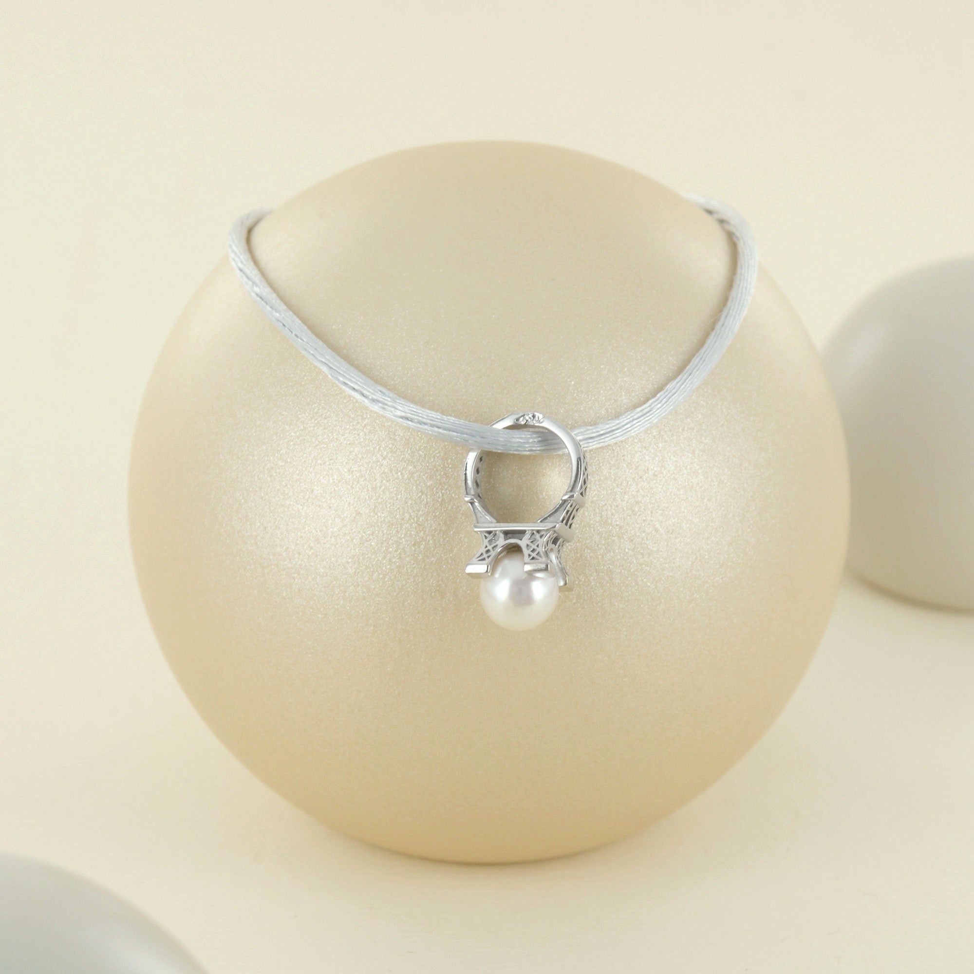 Pendentif French Kiss en or blanc et perle