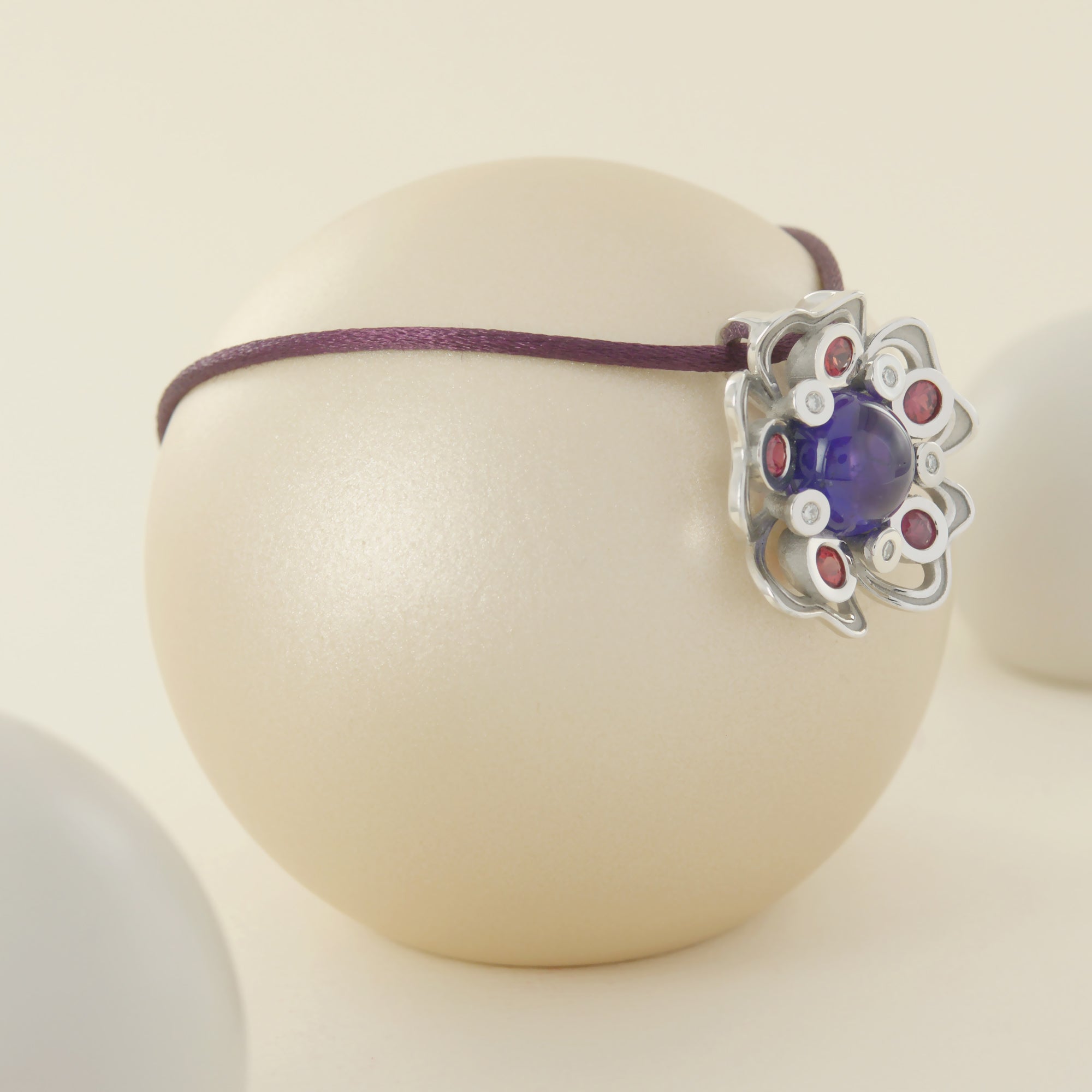 Pendentif Pensée sauvage Large en or blanc et améthyste