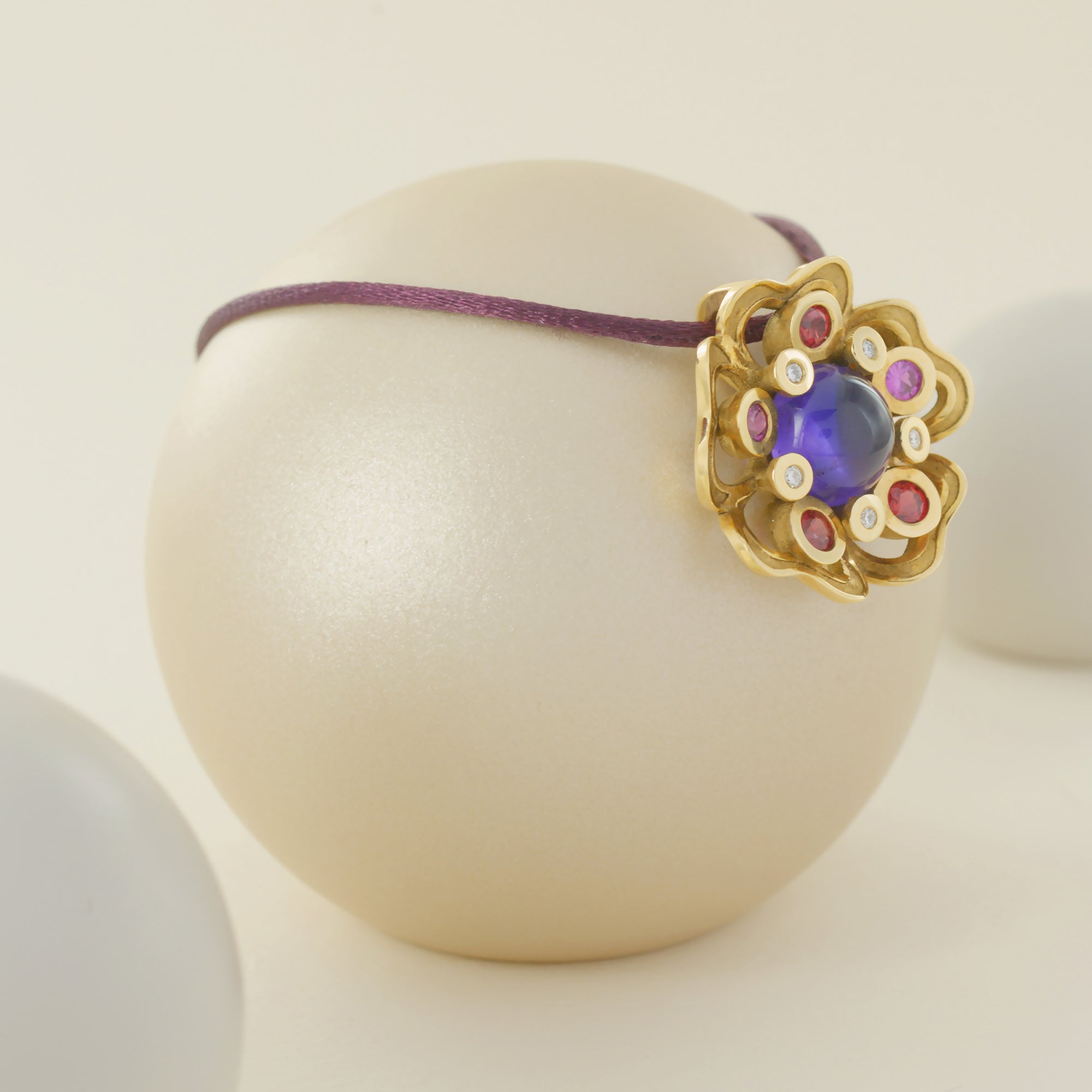 Pendentif Pensée sauvage Large en or jaune et améthyste