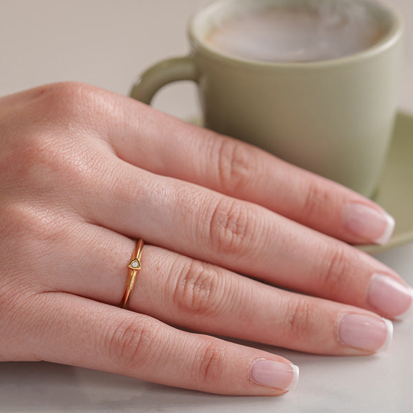 Bague Solitaire Alchimie triangle en diamant et en or