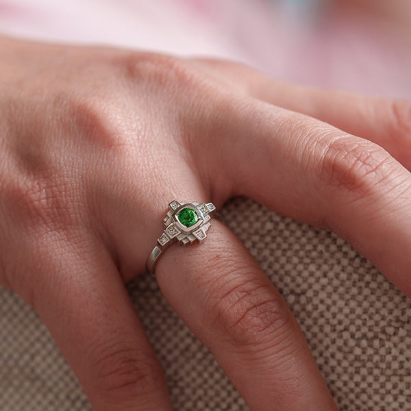 Esther Tsavorite green 4 mm and diamonds ring