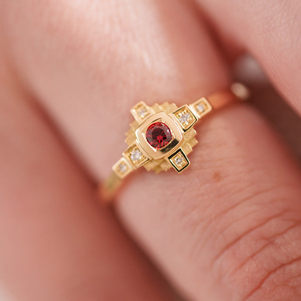 Bague Esther Saphir rouge 3 mm et diamants