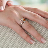 Bague Marélie small rouge-orangé en or, diamant, saphirs et rubis